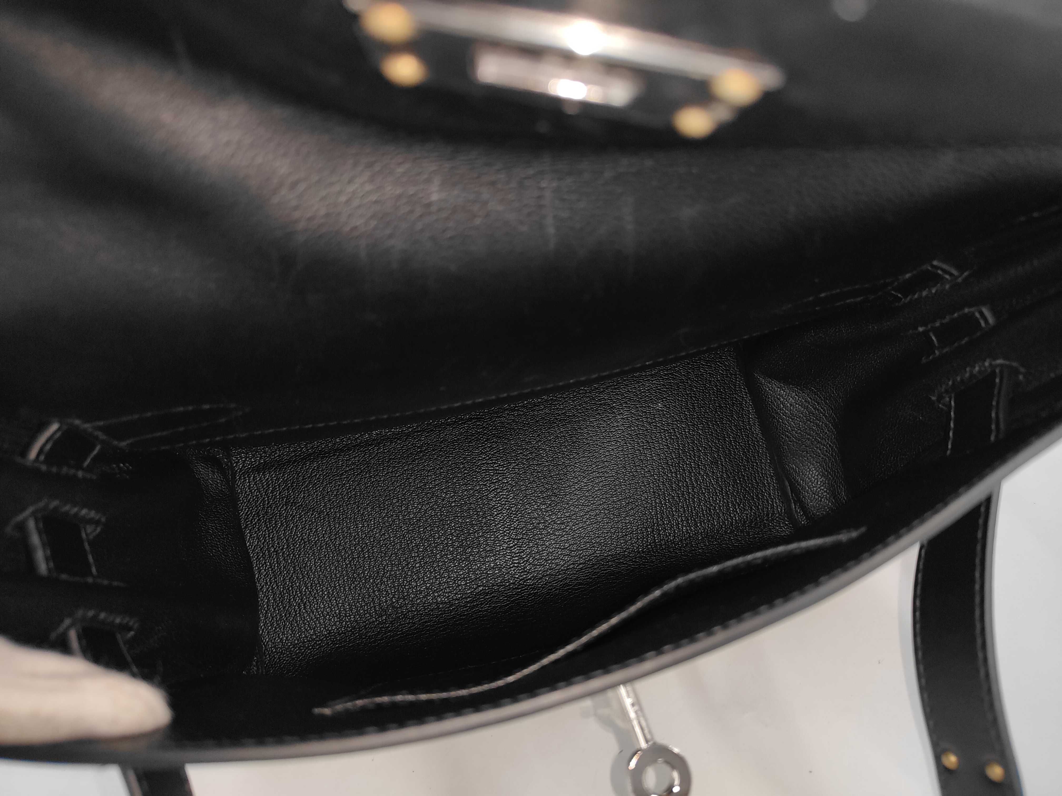 Kelly Messenger PM Evergrain Black SS K Stamp Shoulder Bag — view 9