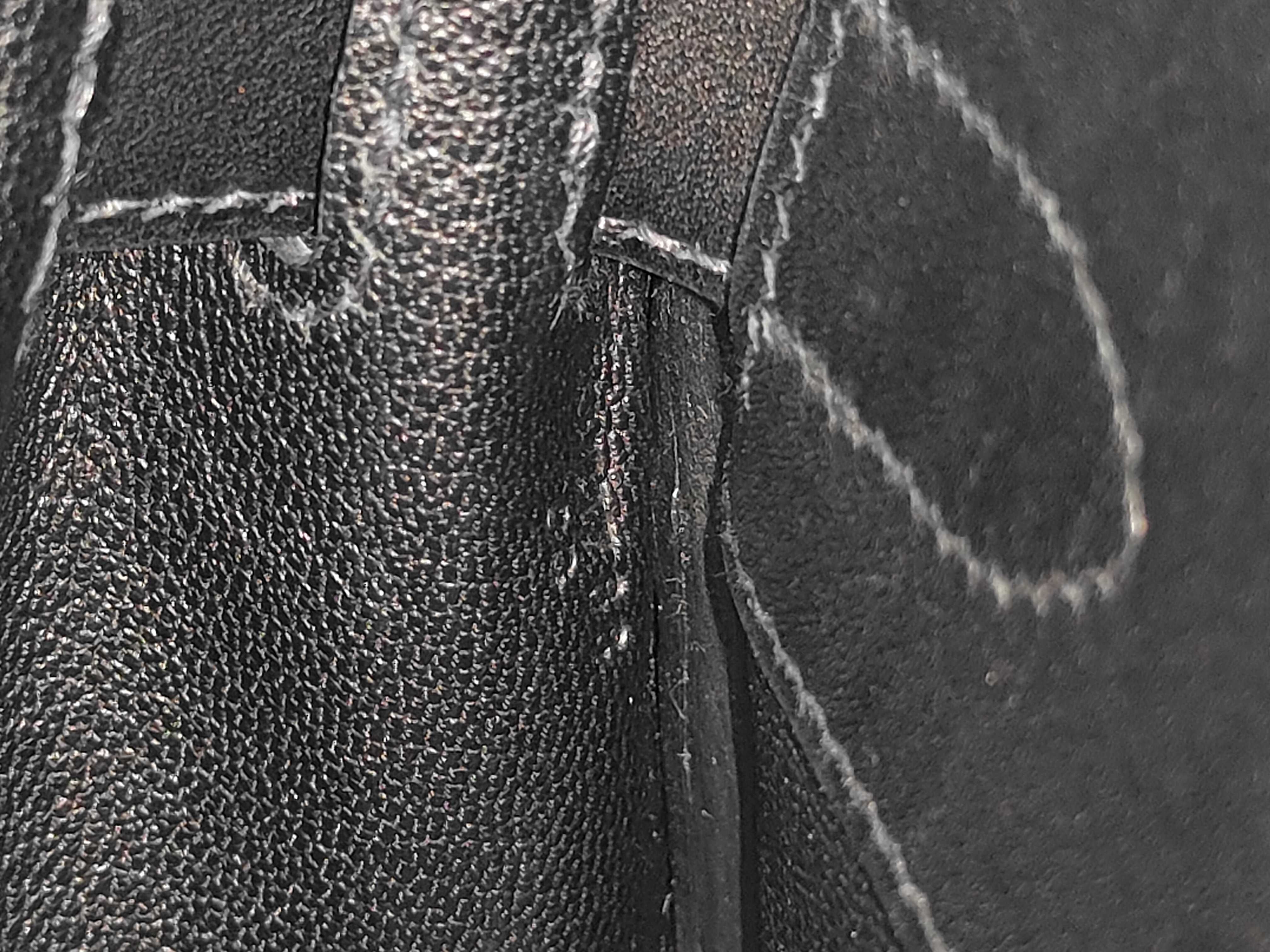 Kelly Messenger PM Evergrain Black SS K Stamp Shoulder Bag — view 10