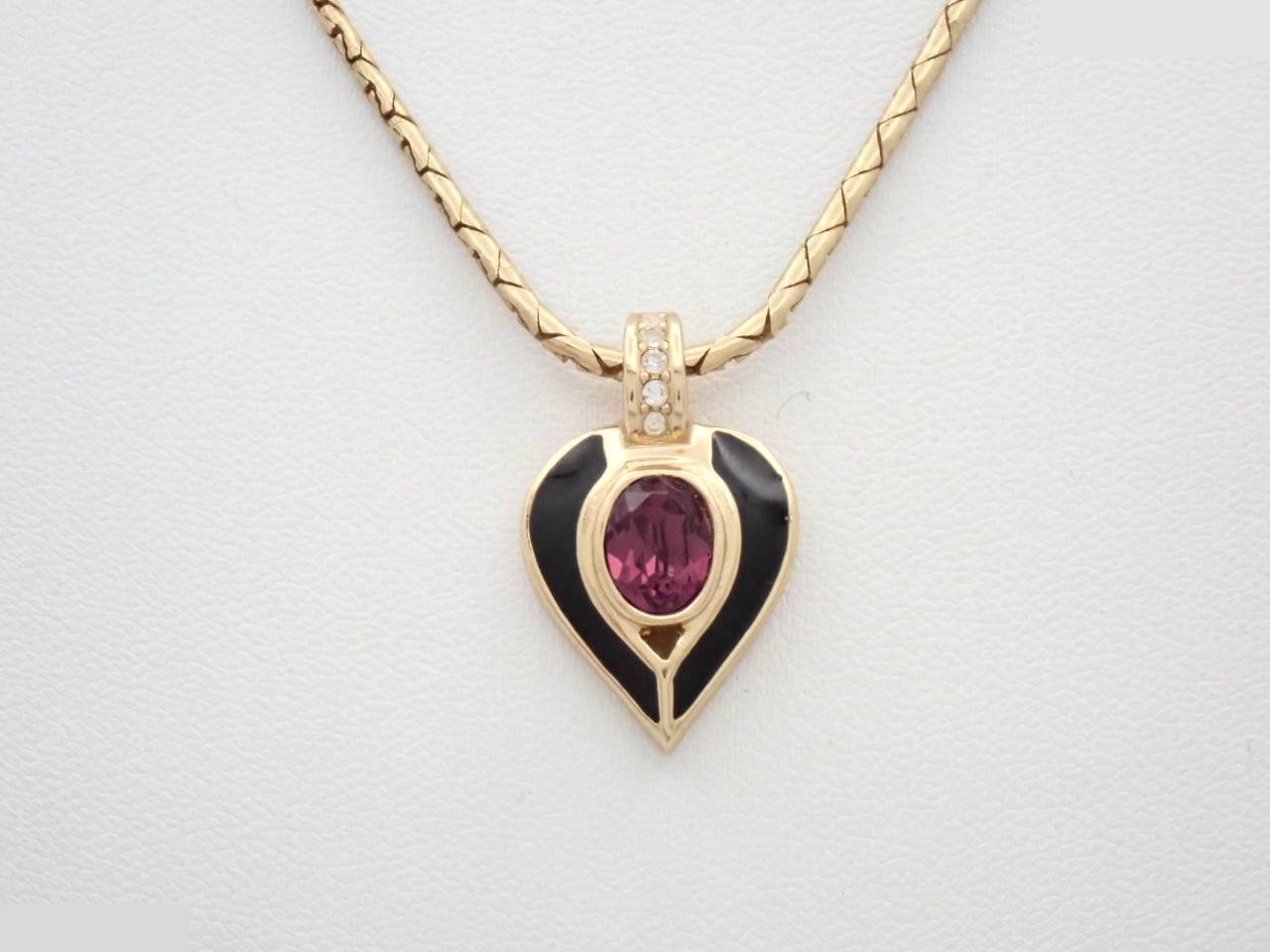 Other lines: Precious metals, necklaces, colored stones, heart, purple, gold