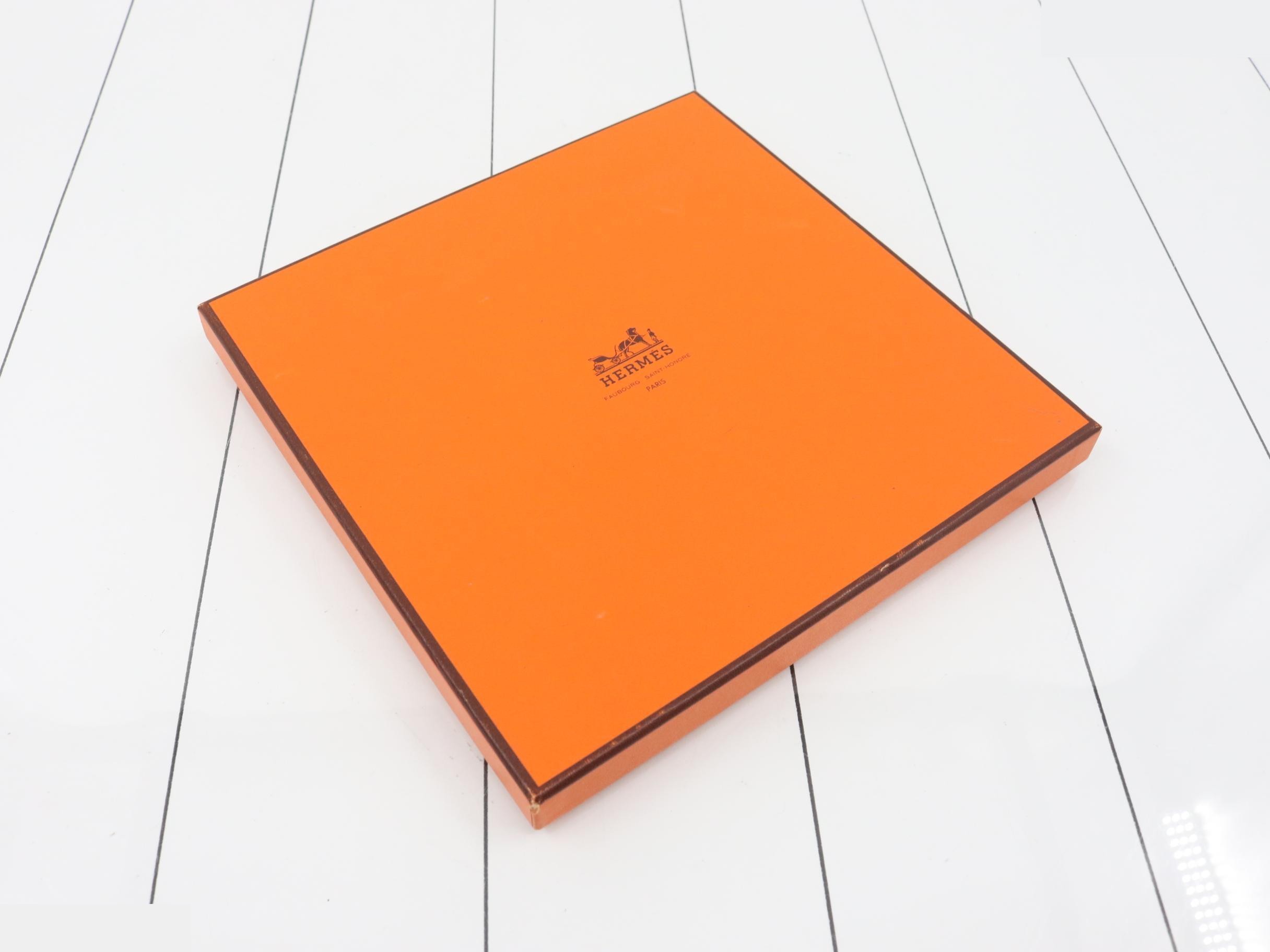 Carre 90 scarf, with box. — view 4