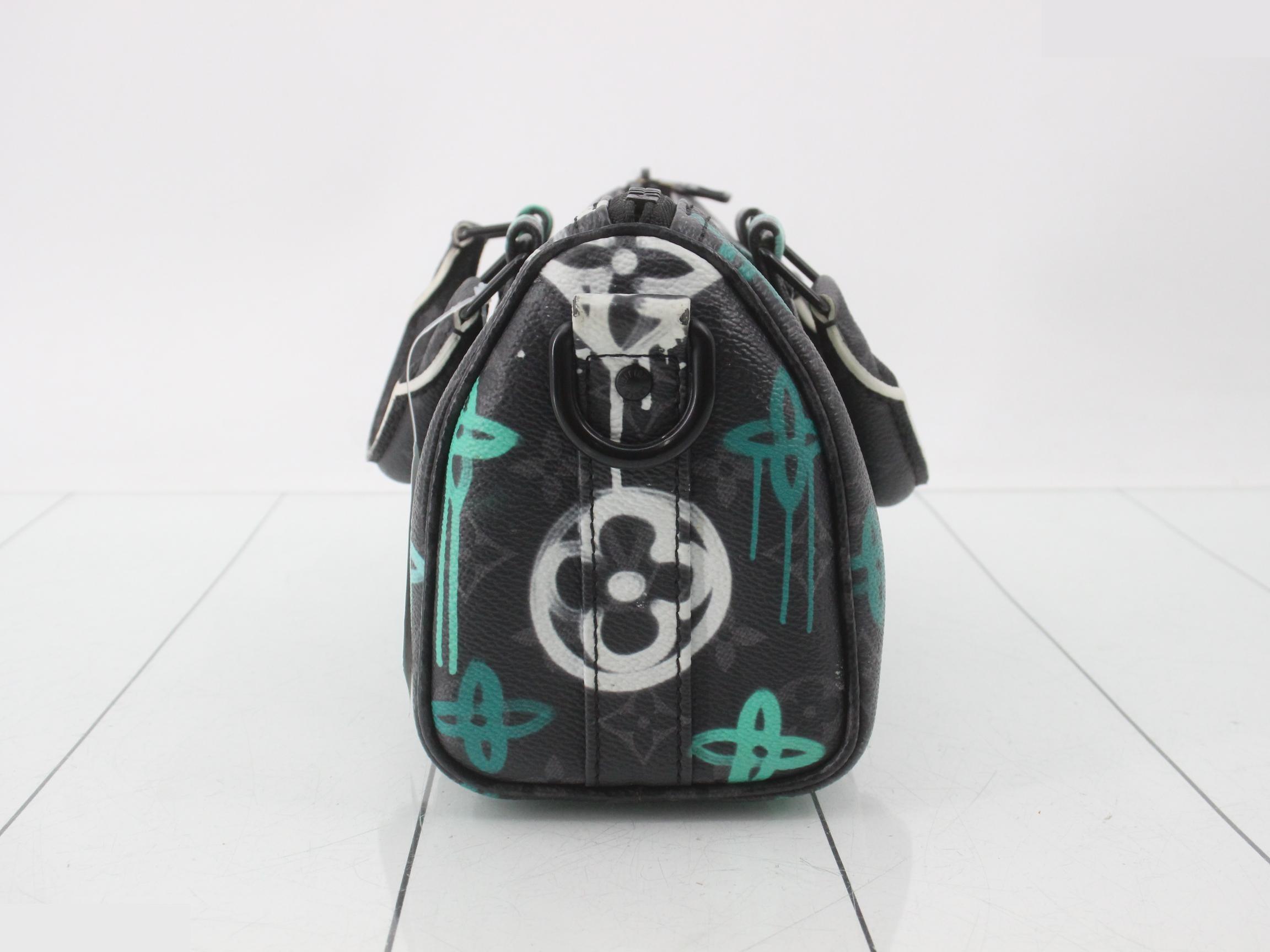 Monogram Graffiti Vert Keepall Bandoulière 25 IC Chip — view 3