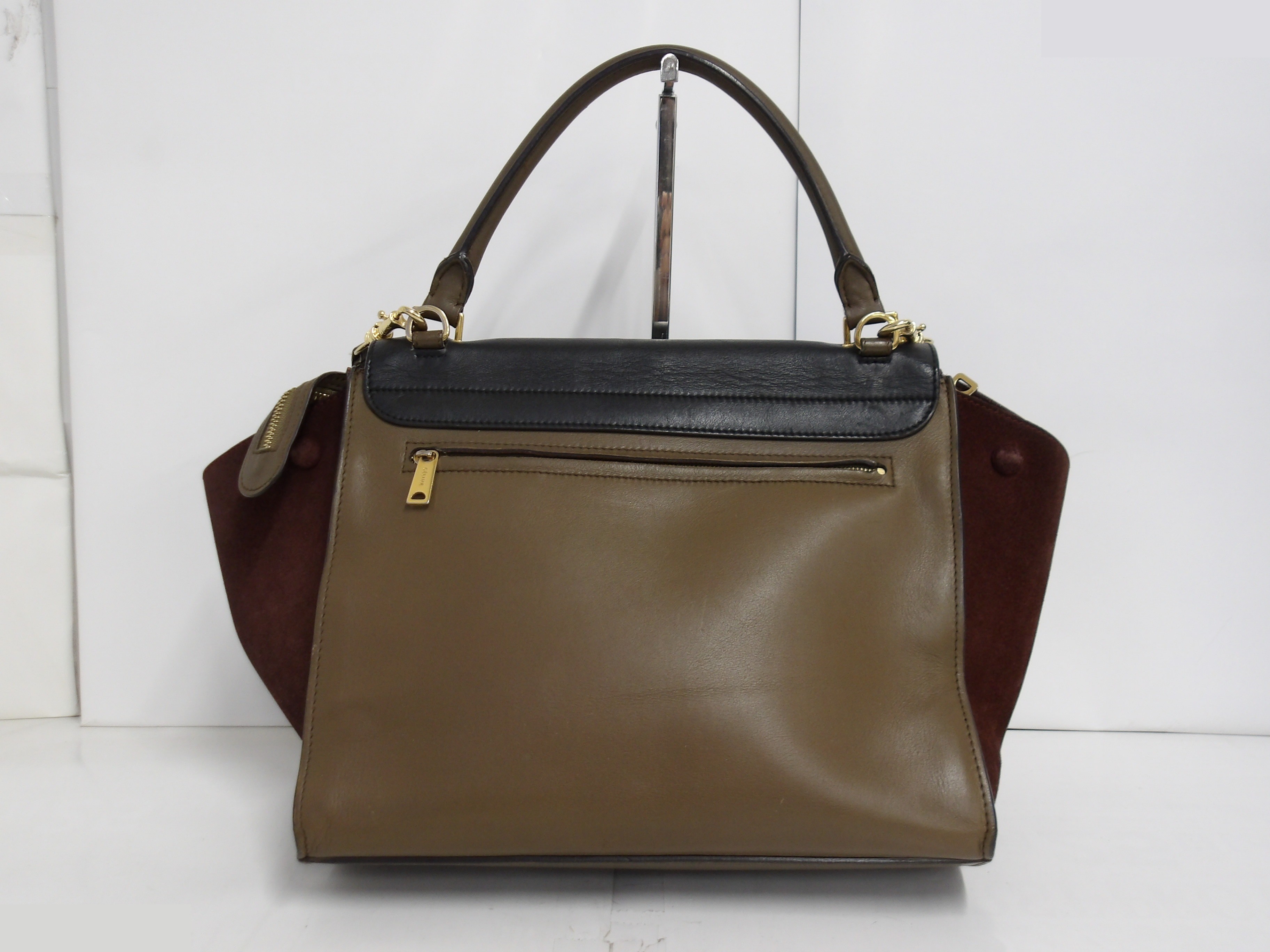 Trapeze handbag with strap, 2-way bag, gold hardware. — view 2