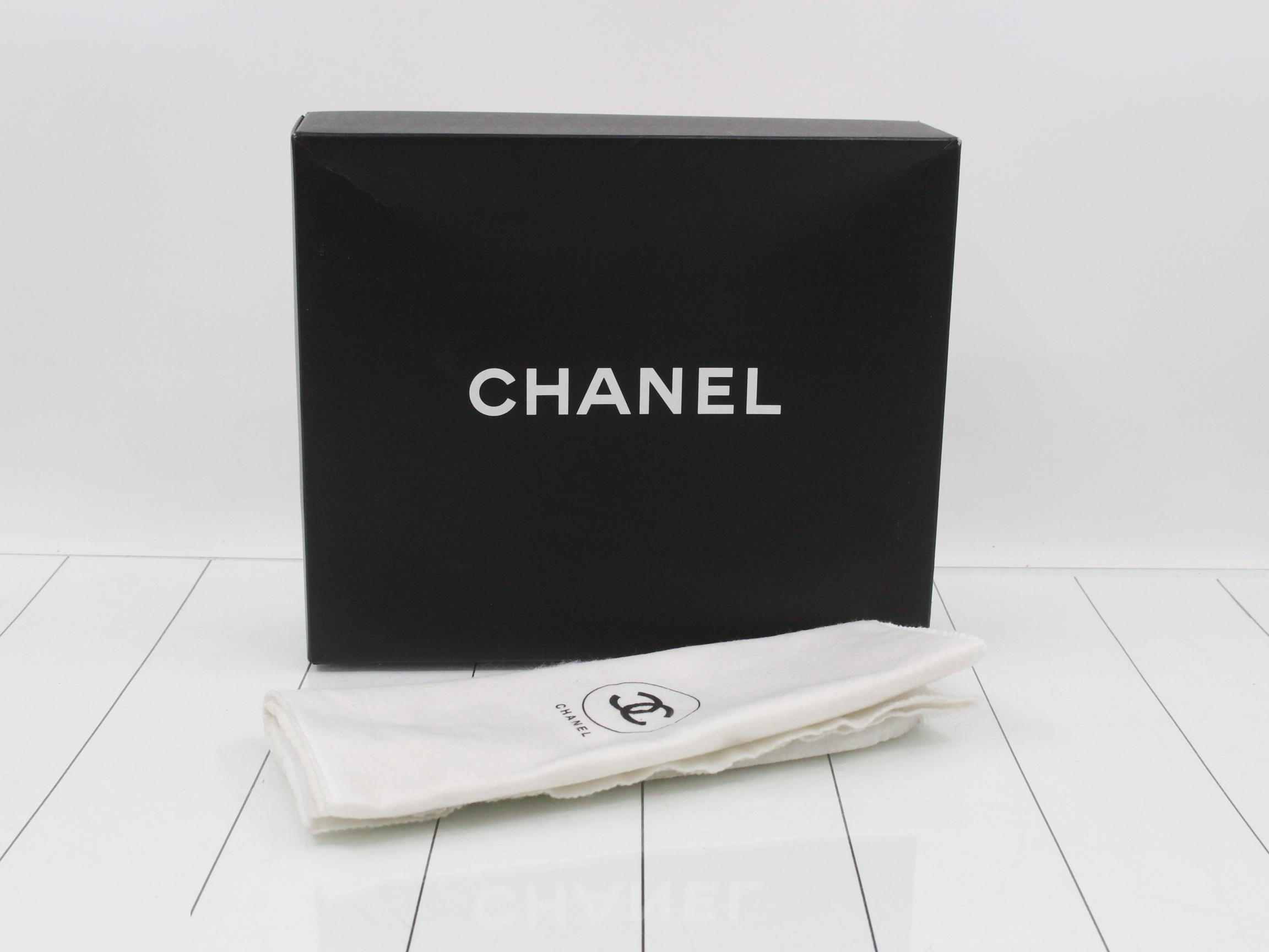 Gold chain shoulder tote — view 7
