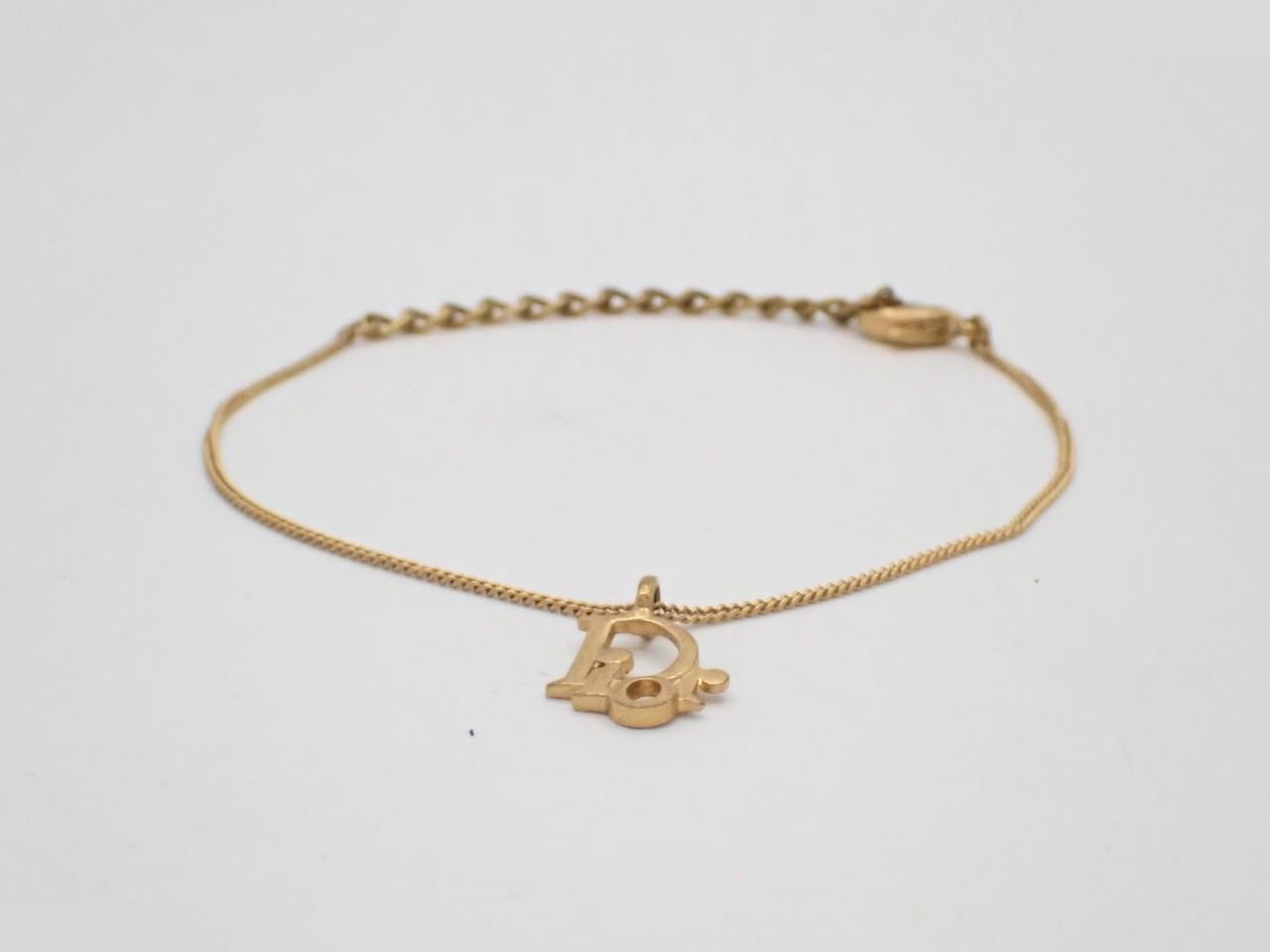 bracelet, approximately 23cm in length.