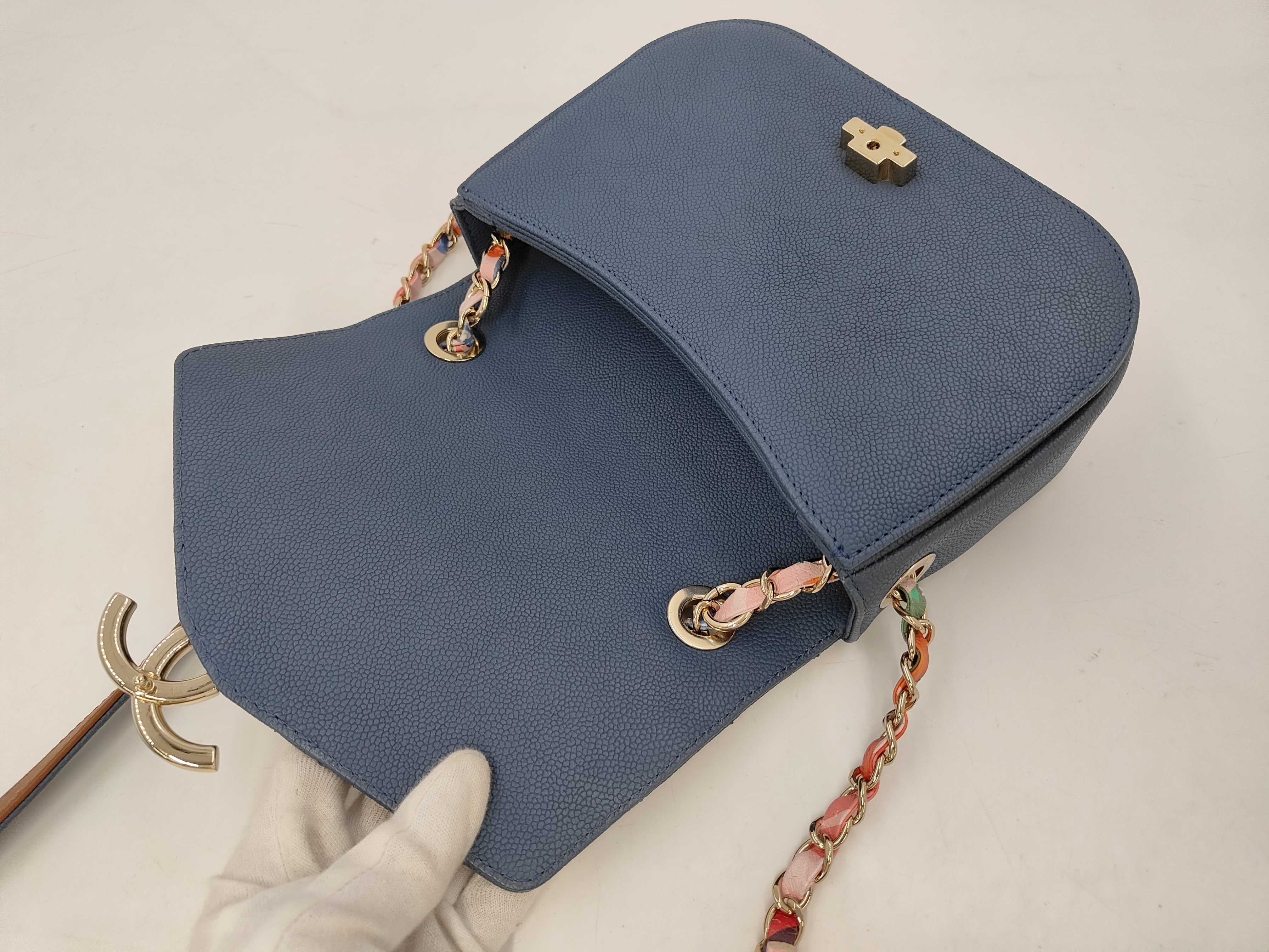 Caviar Skin Matelassé 20 Half Coco Hardware 2-way Chain Shoulder Bag (Serial Number 23) — view 8