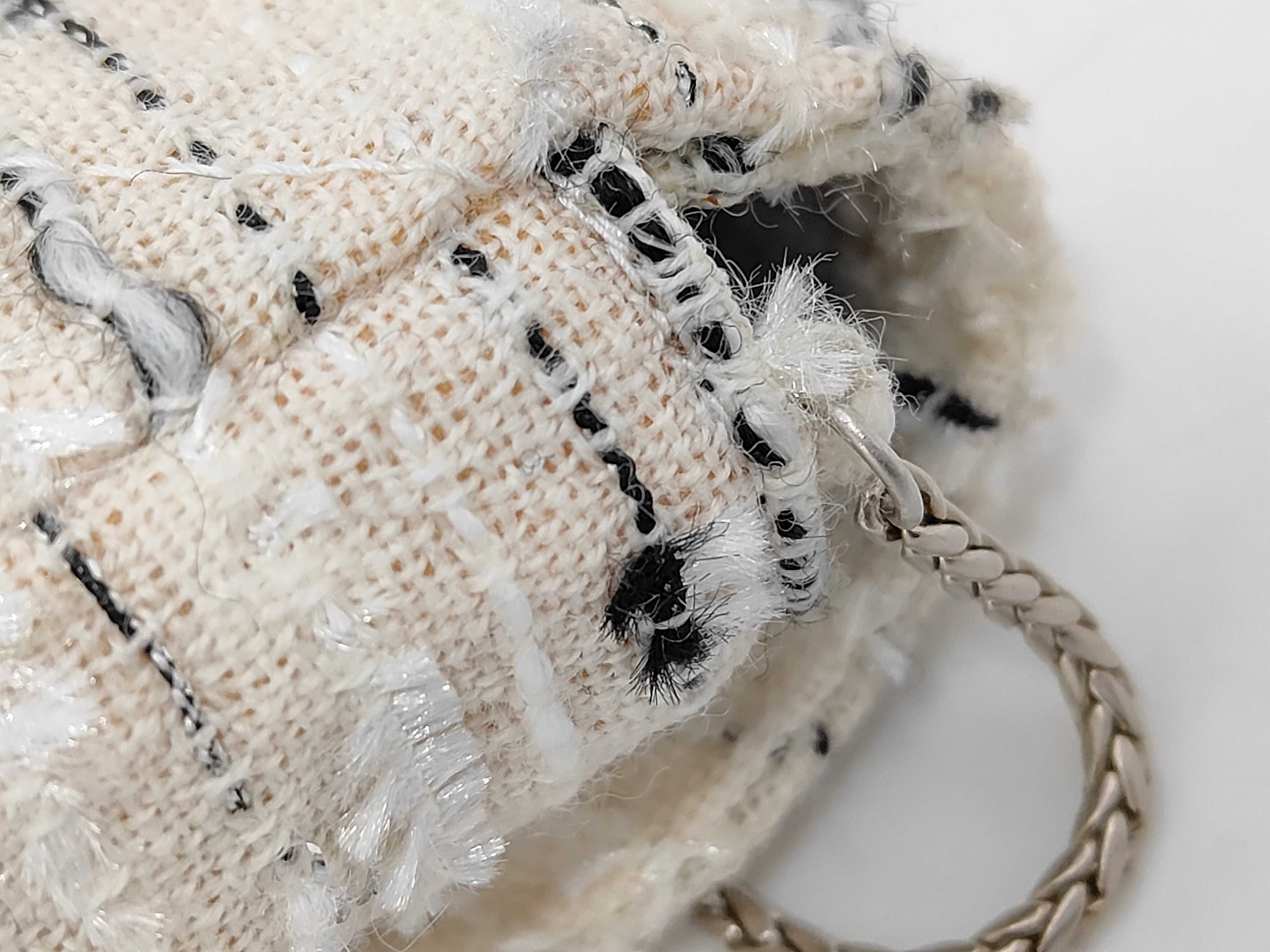 Tweed Chain Shoulder Bag (Series 5) — view 3