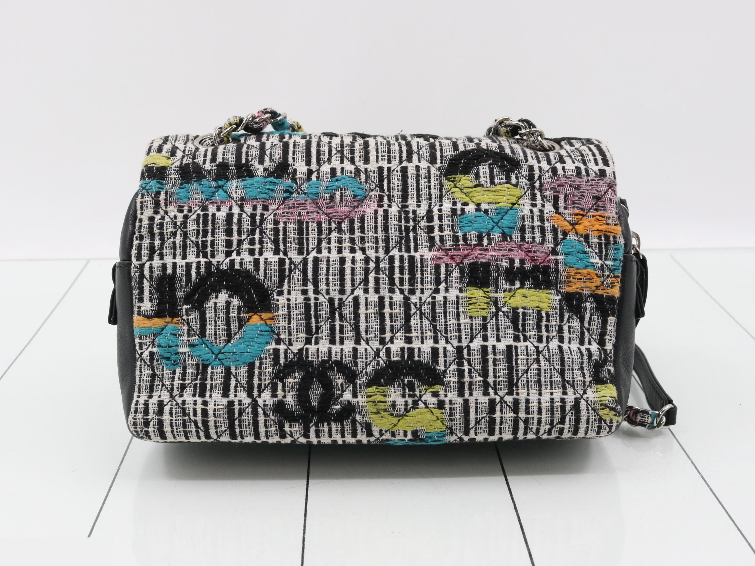 Matelassé chain shoulder bag, tweed, serial number 21 series, guarantee included. — view 2