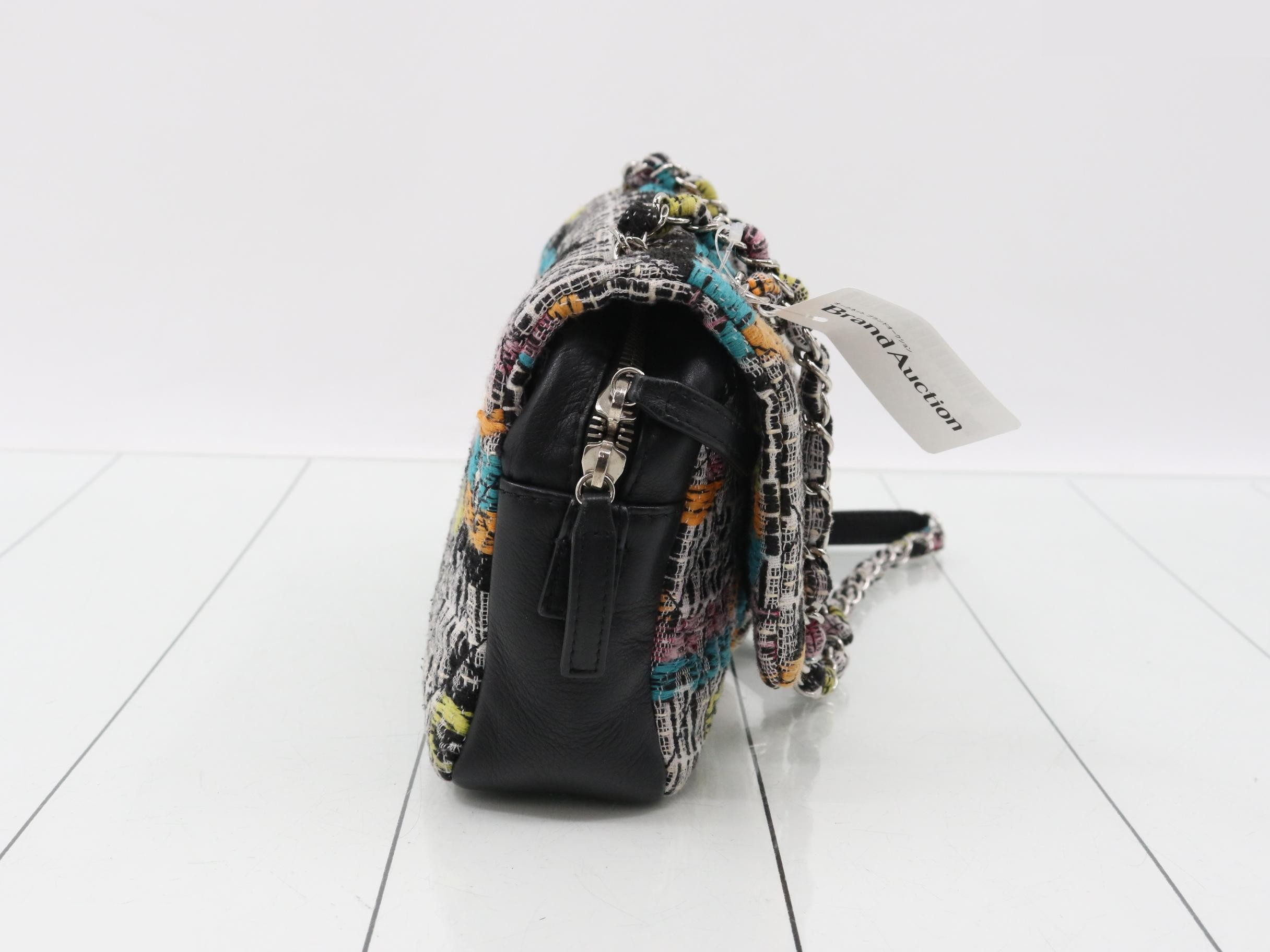 Matelassé chain shoulder bag, tweed, serial number 21 series, guarantee included. — view 4