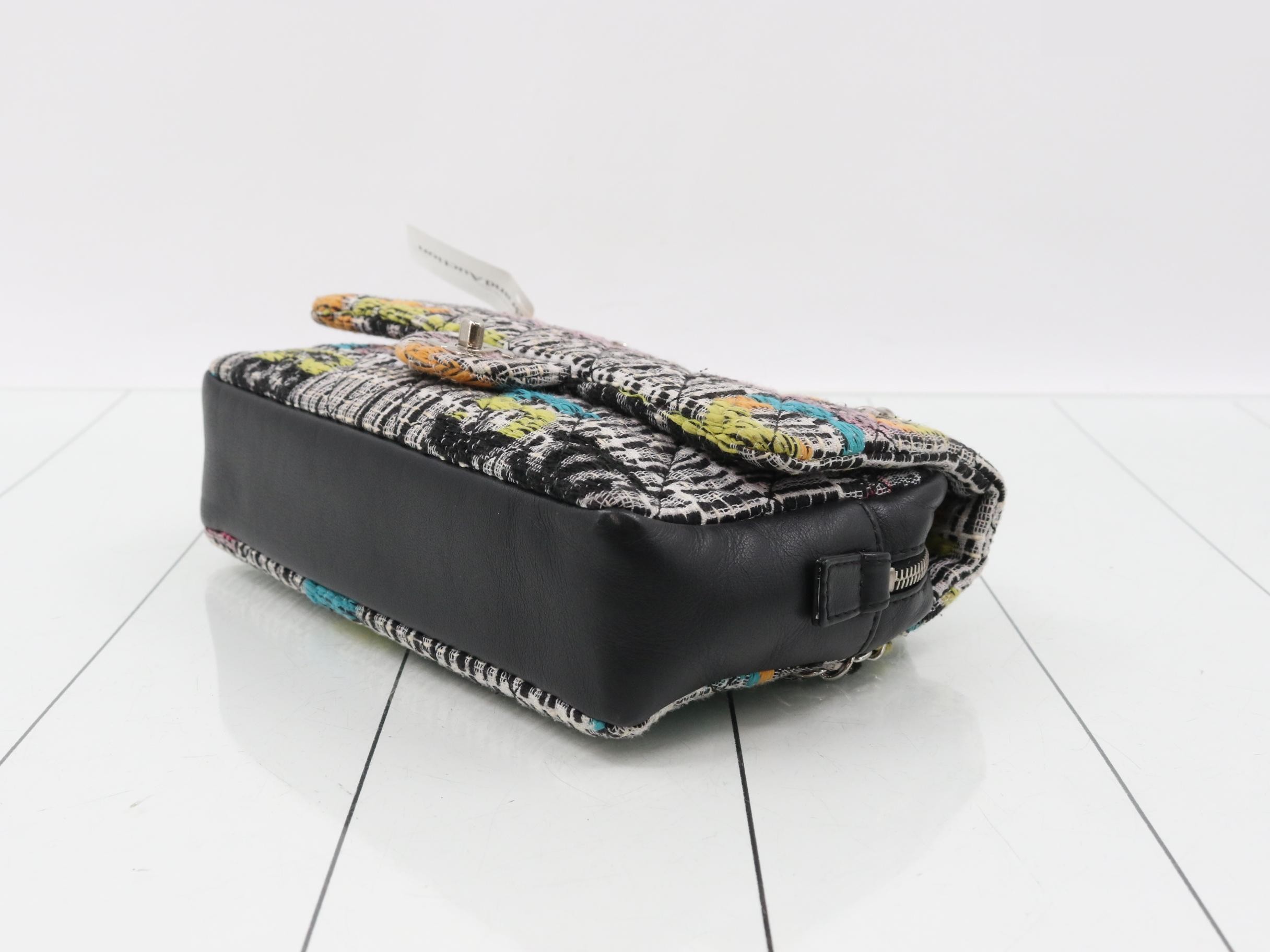 Matelassé chain shoulder bag, tweed, serial number 21 series, guarantee included. — view 6
