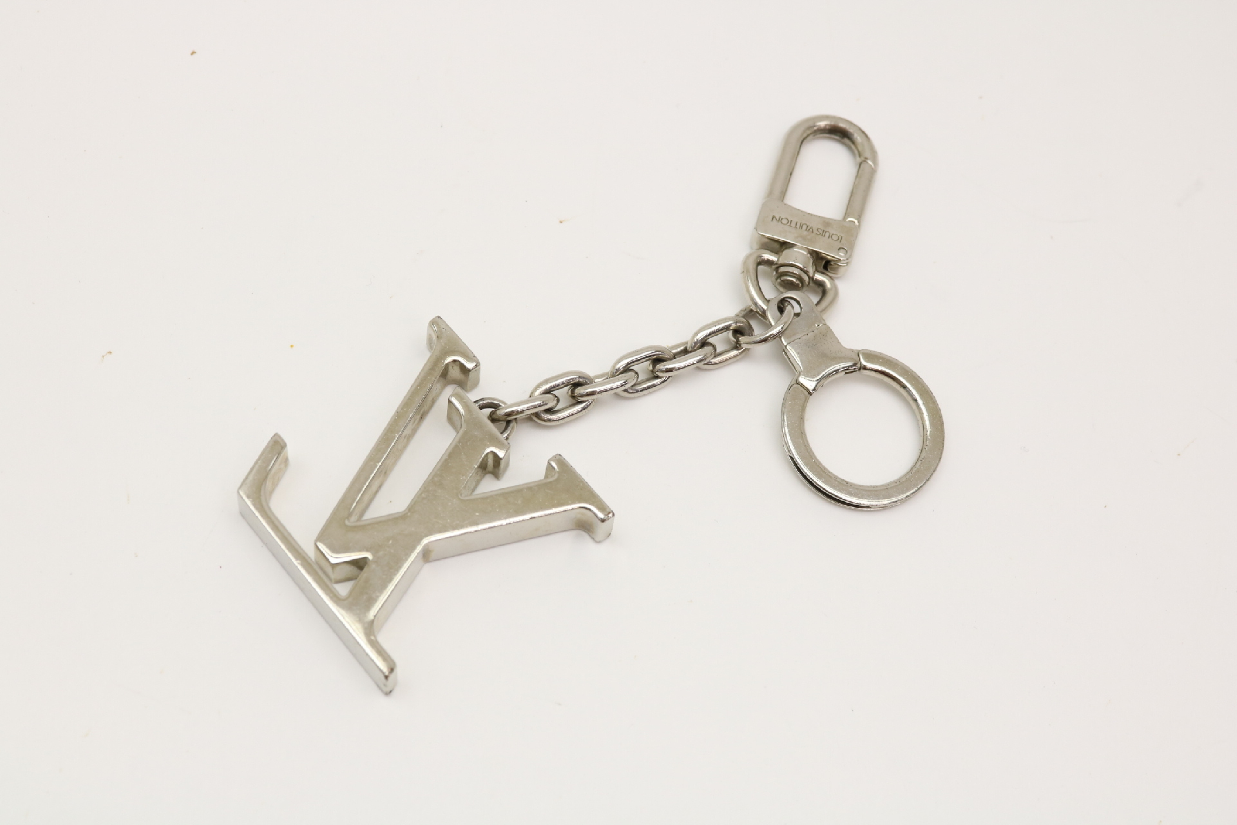 Portefeuille LV Initial Charm and other accessories — view 2