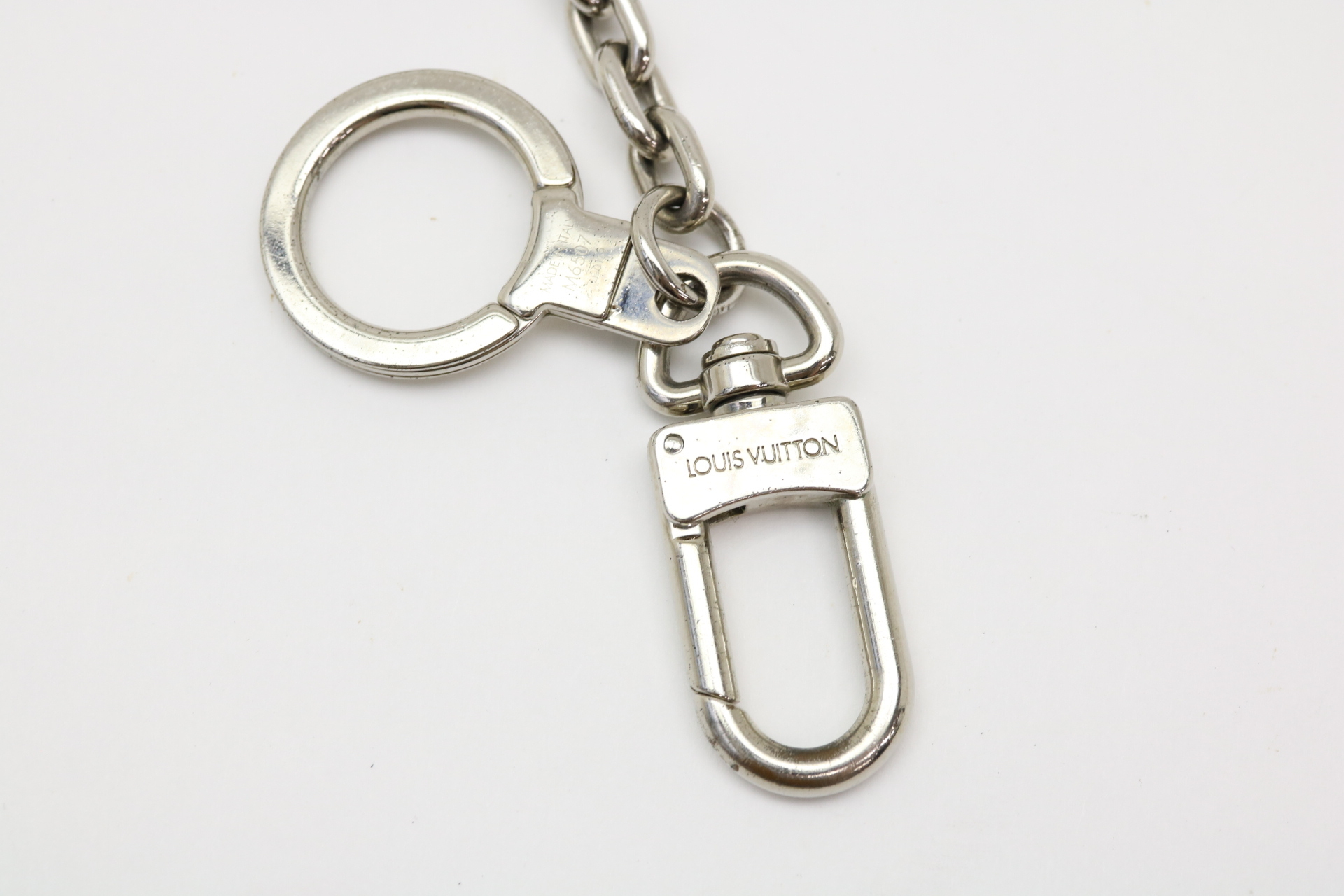 Portefeuille LV Initial Charm and other accessories — view 3