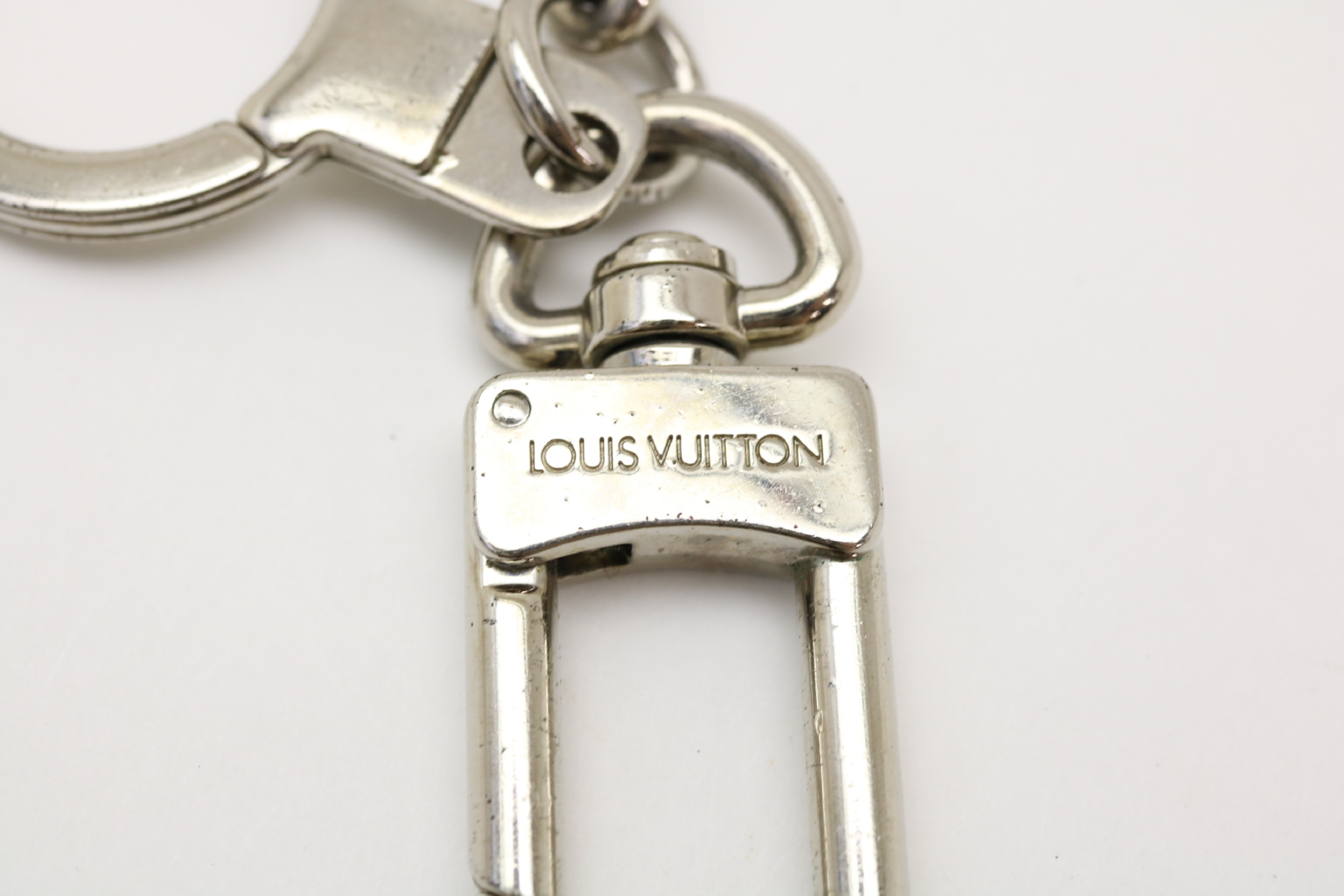 Portefeuille LV Initial Charm and other accessories — view 4