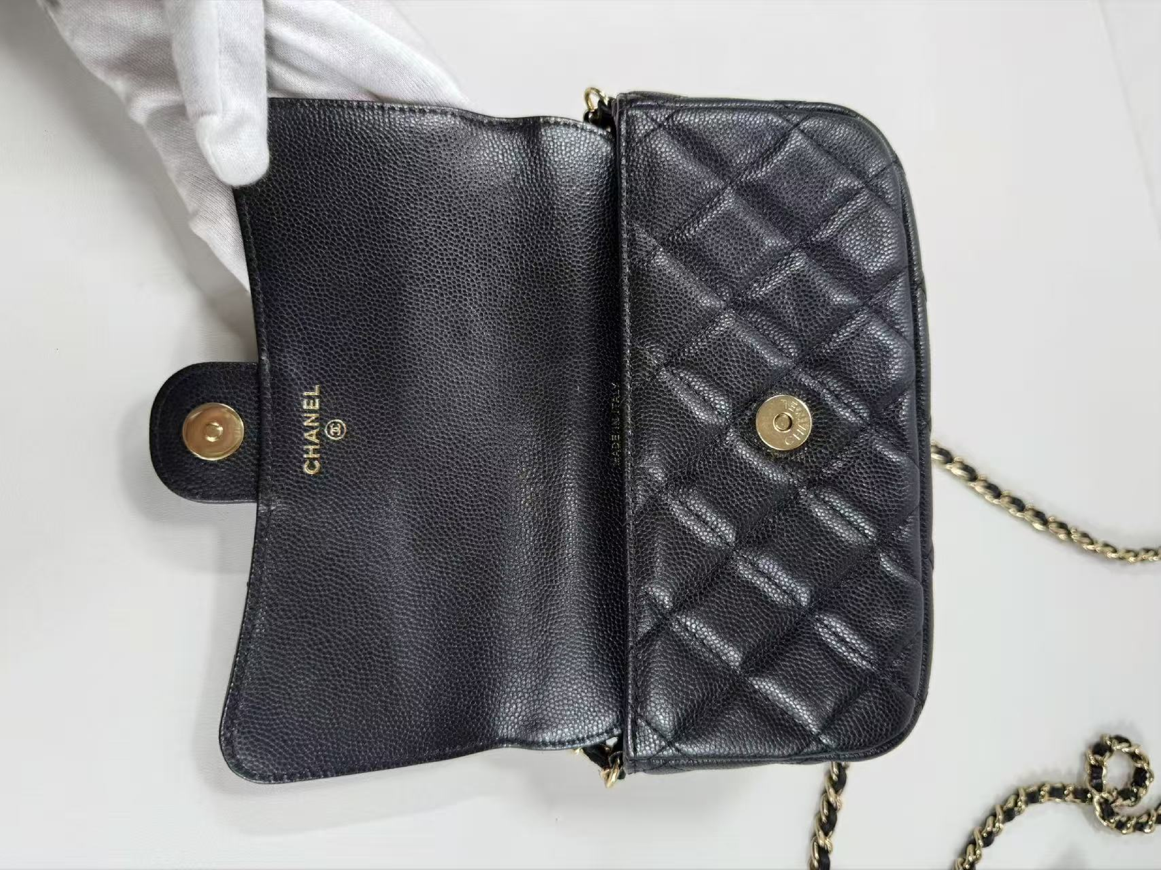Black Caviar Skin Matelassé WOC W18/H11/D4cm approx. 31 series [Includes dust bag, authenticity card, and seal] Gold hardware Shoulder bag 31219429 — view 13