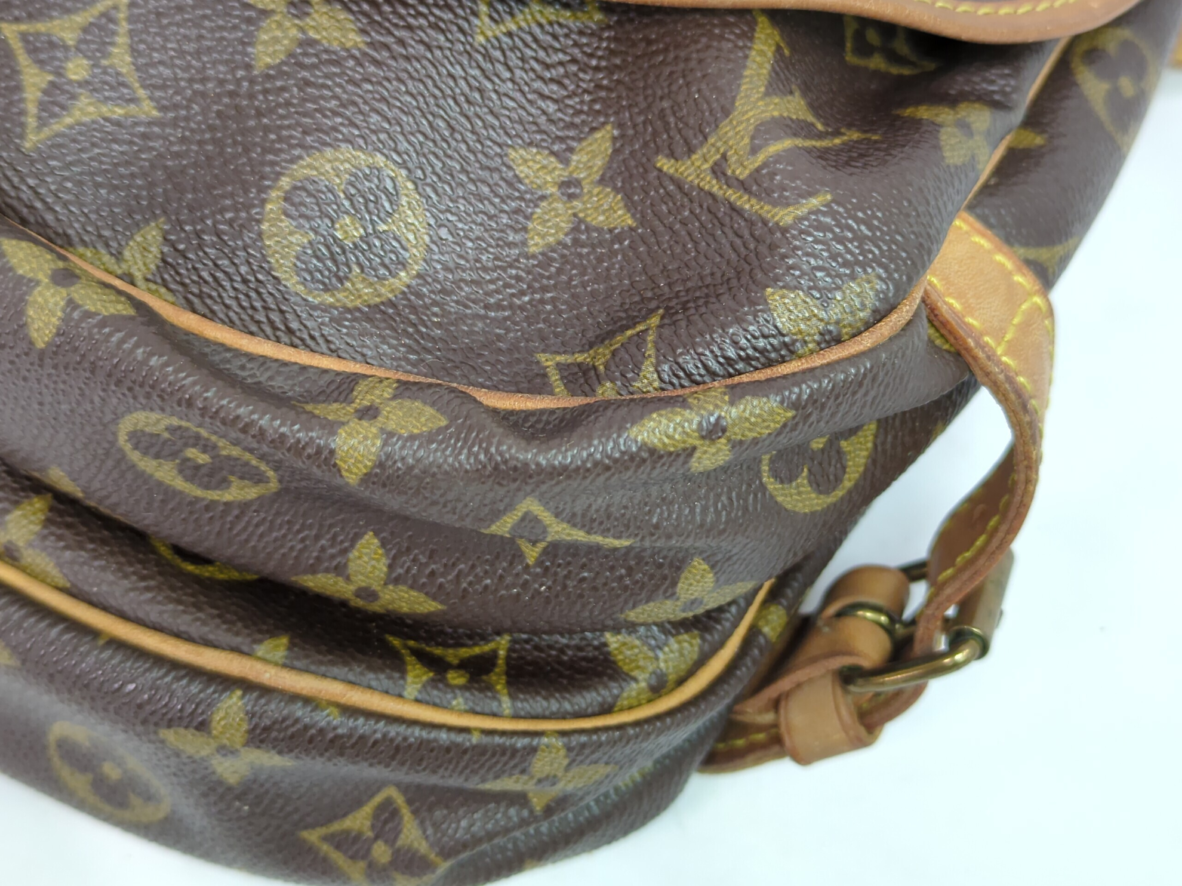 M42256 Monogram Saumur 30 Shoulder Bag — view 4