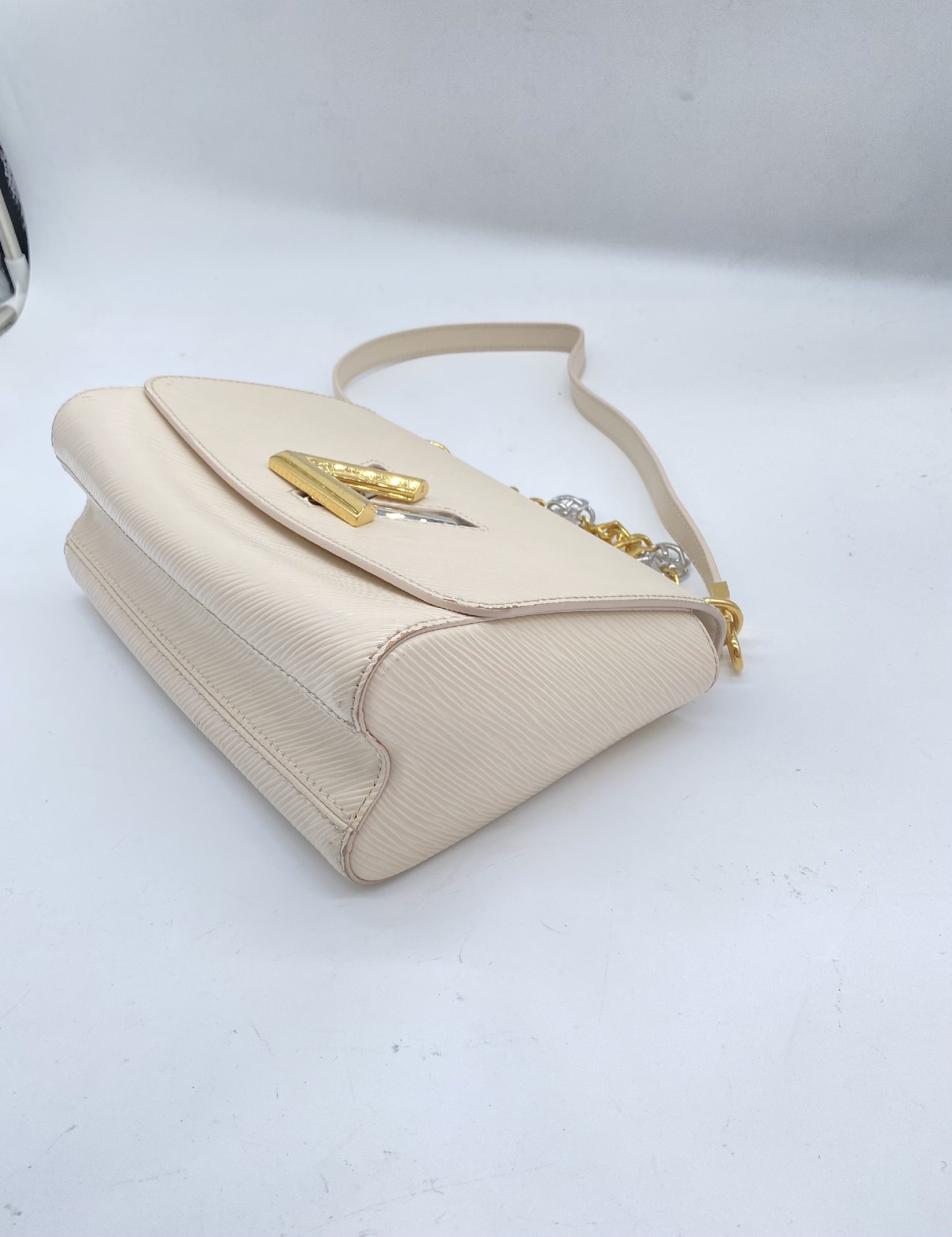 Twist MM Epi Calf Beige ST Mirror Shoulder Bag — view 5
