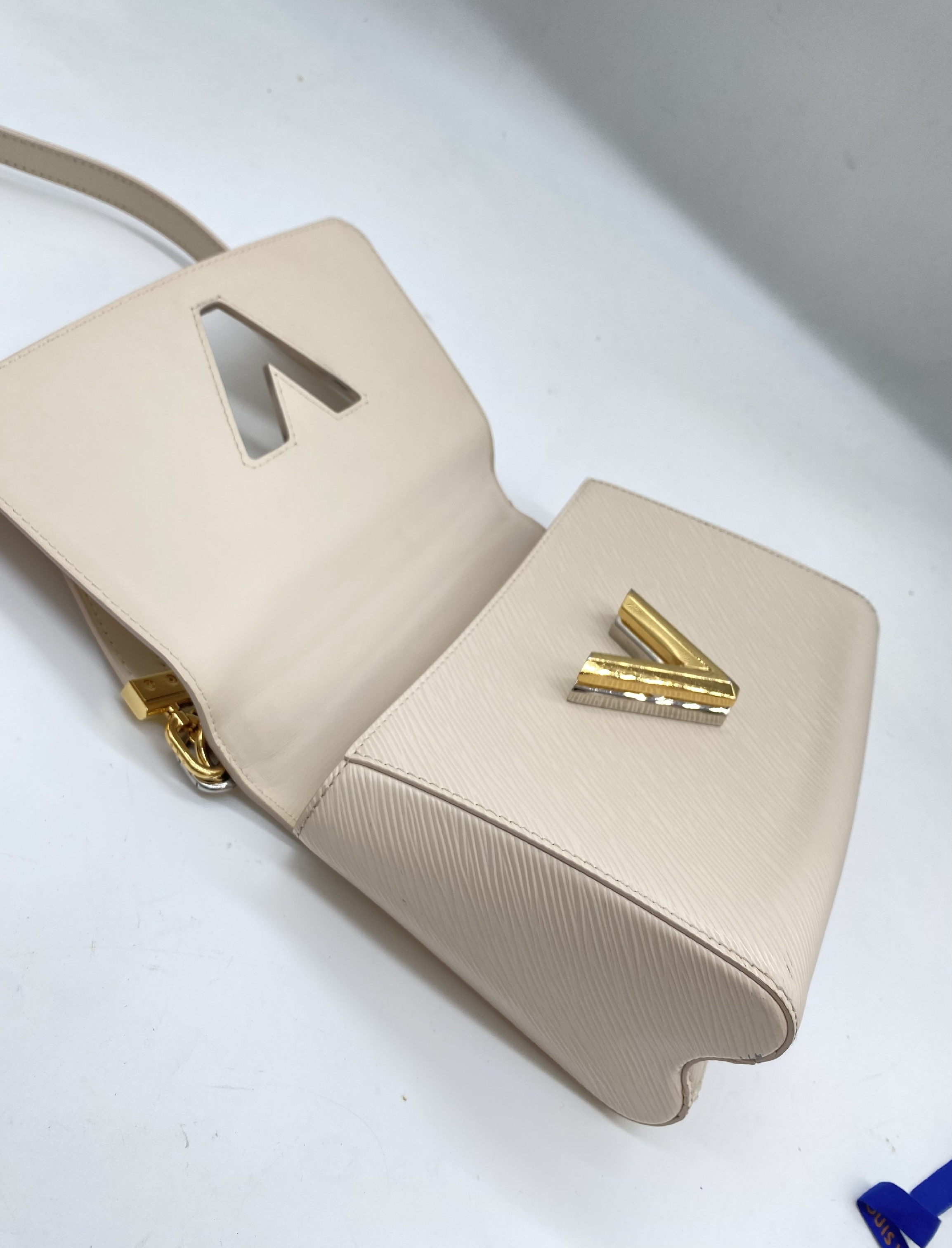 Twist MM Epi Calf Beige ST Mirror Shoulder Bag — view 8