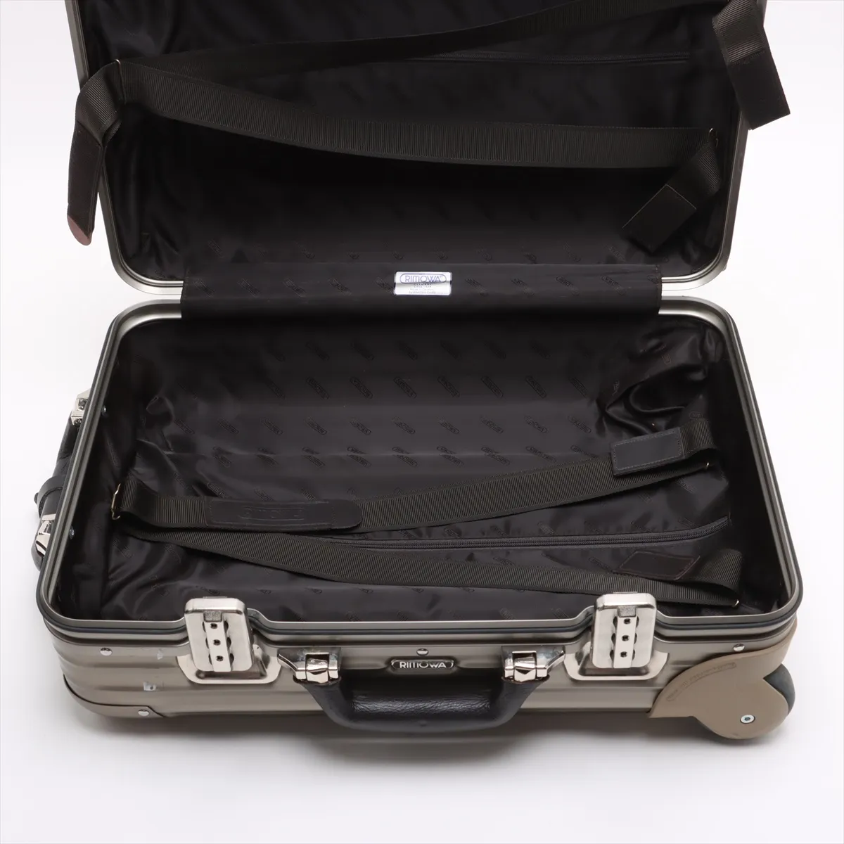 [Individually packaged] Rimowa Topas Titanium Aluminum Carry-on Suitcase, Silver, Combination Lock 821 423 — view 6