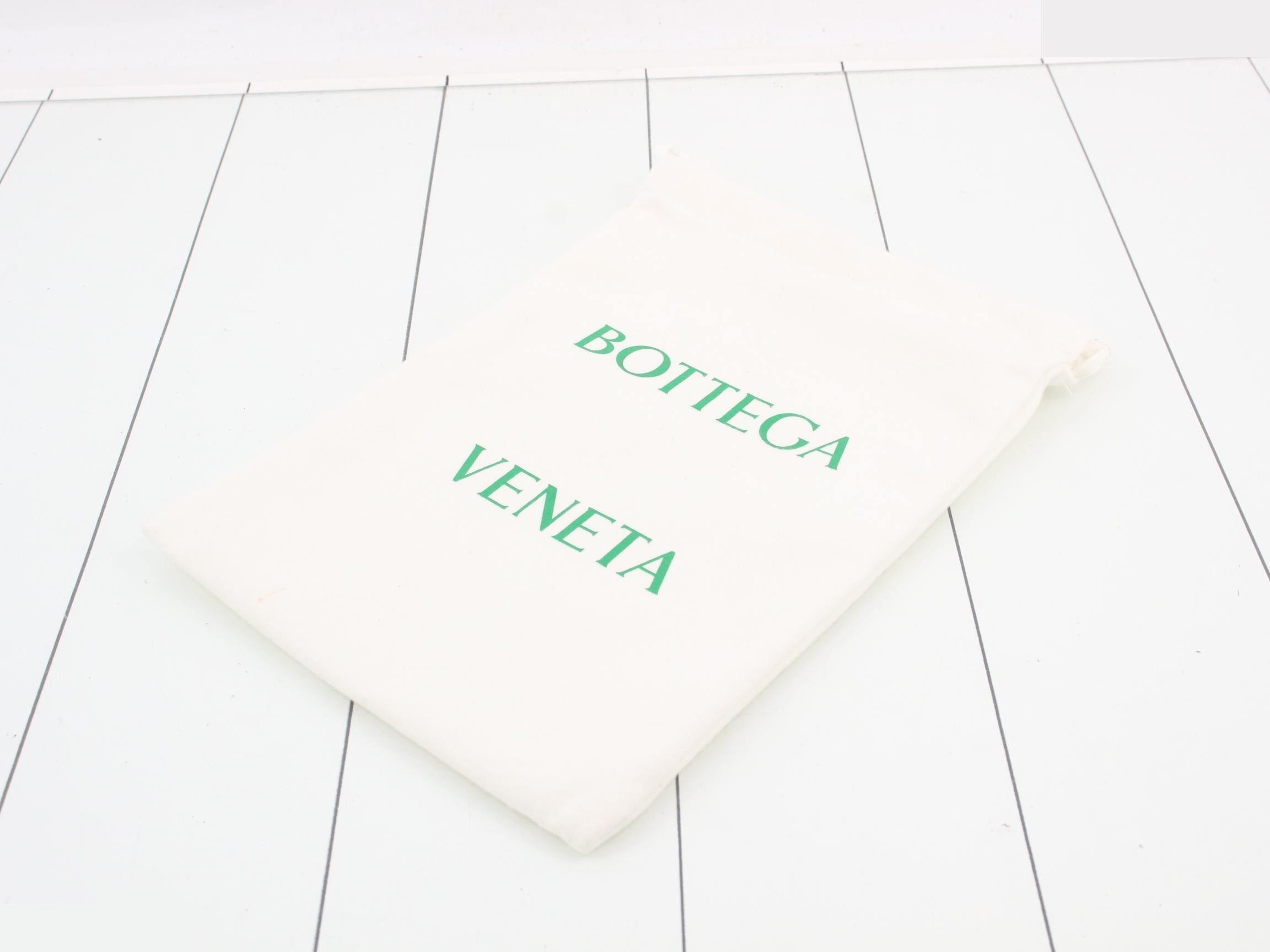 iPad case, rubber case — view 4
