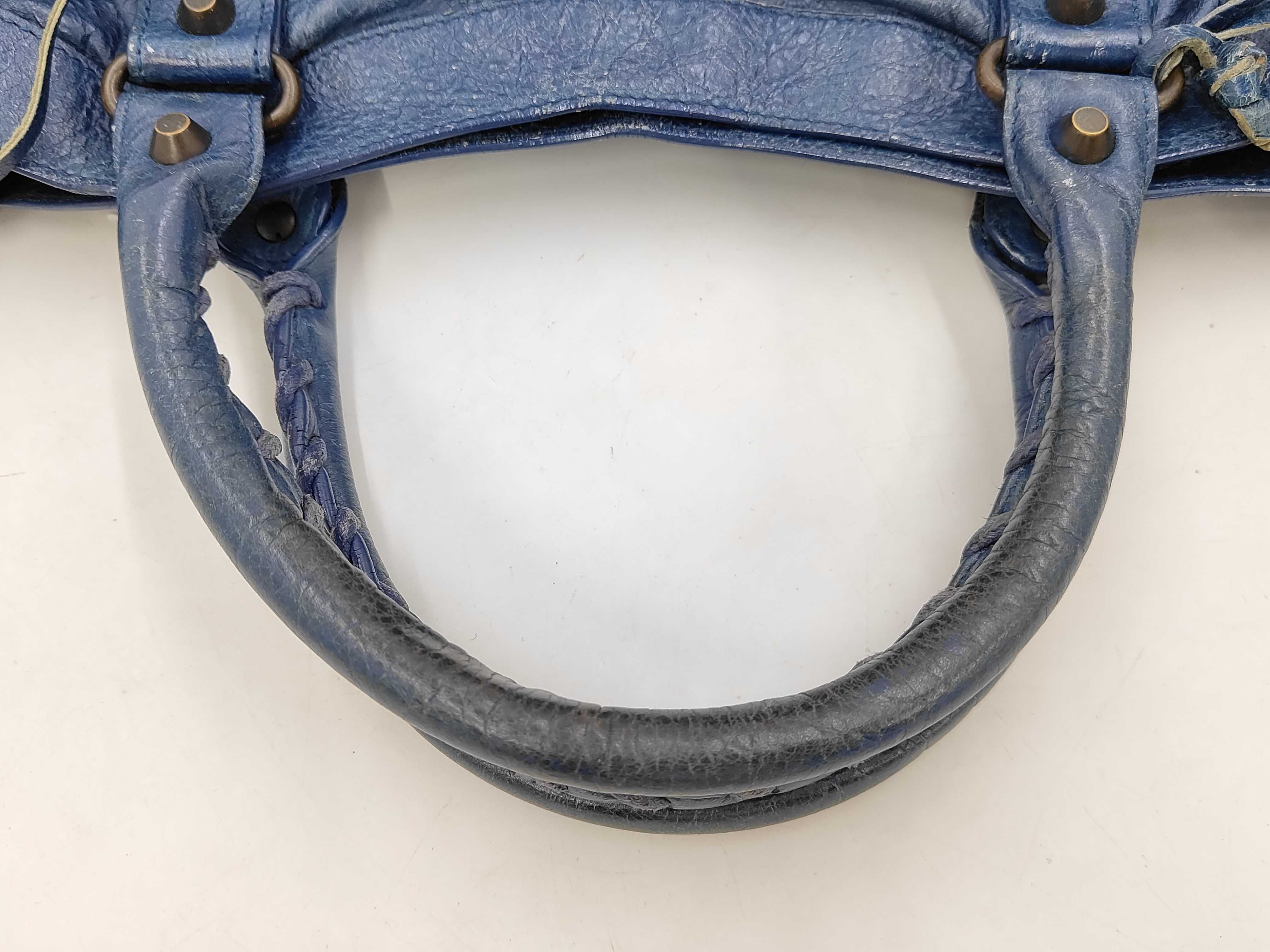 The Town Handbag Tote Bag Leather Navy Bag — view 5