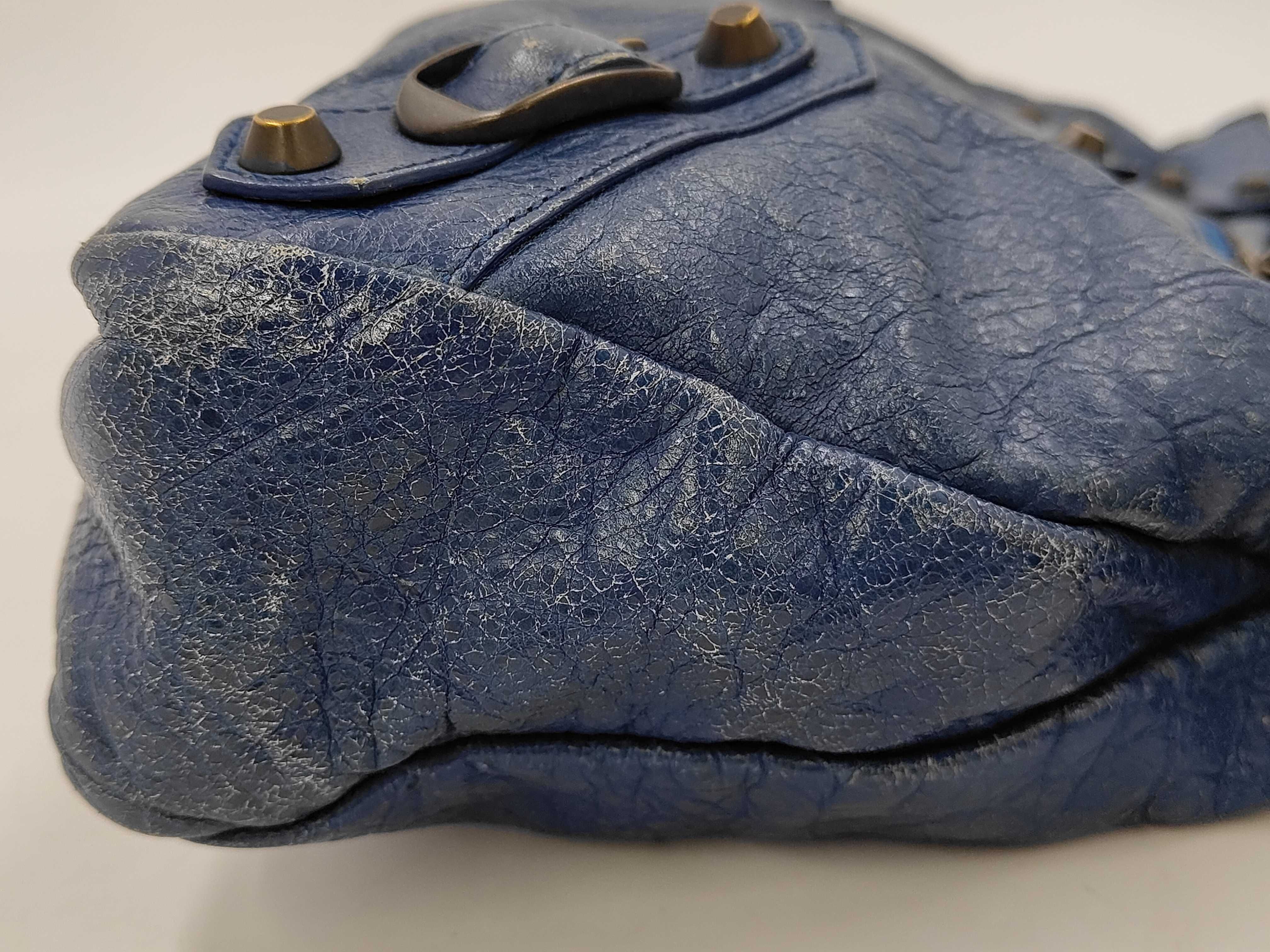 The Town Handbag Tote Bag Leather Navy Bag — view 7