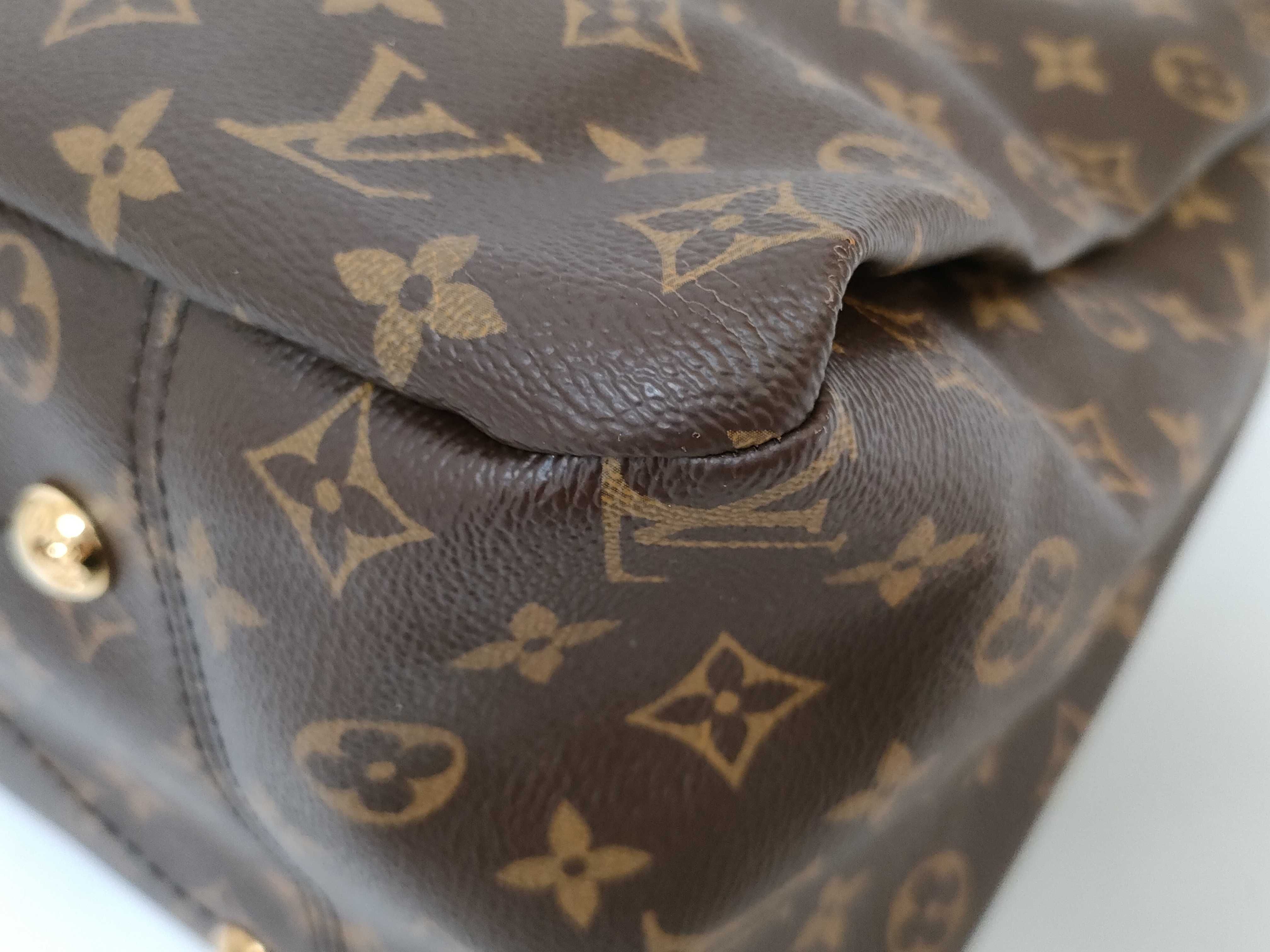 Monogram LV Louis Vuitton Artsy Monogram Handbag — view 4