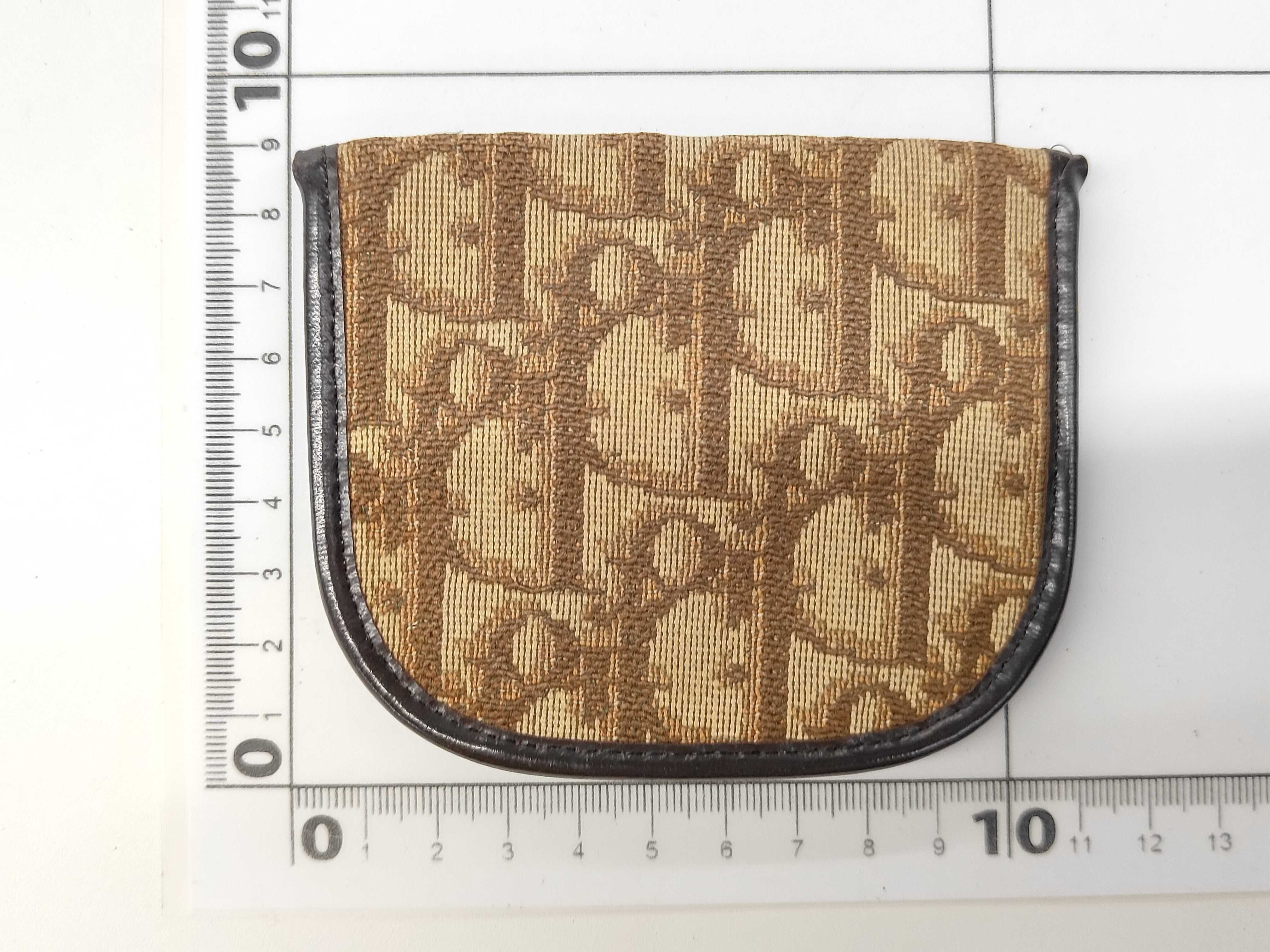 coin case/wallet with Trotter pattern. — view 2