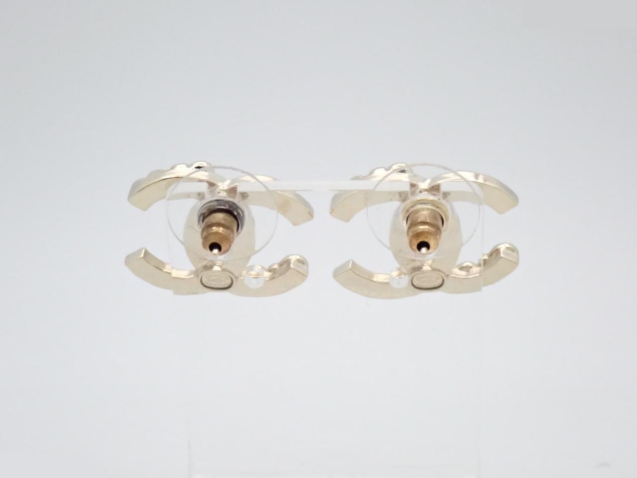 earrings, A22P, Coco Mark, rhinestone, gold, 2cm wide. — view 2