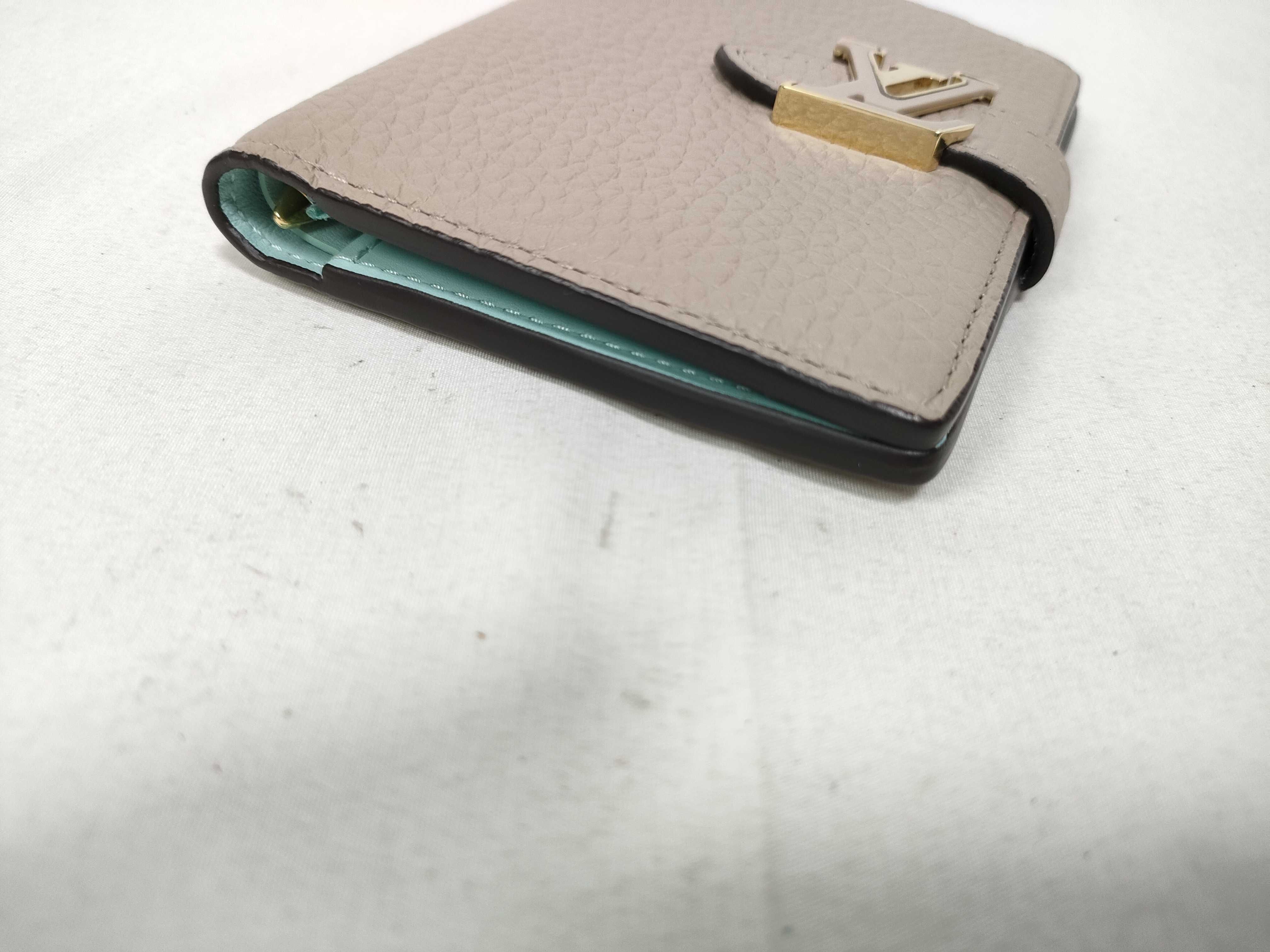 Wallet Taurillon LV Vertical Wallet Compact M82198 Galet Wallet — view 3