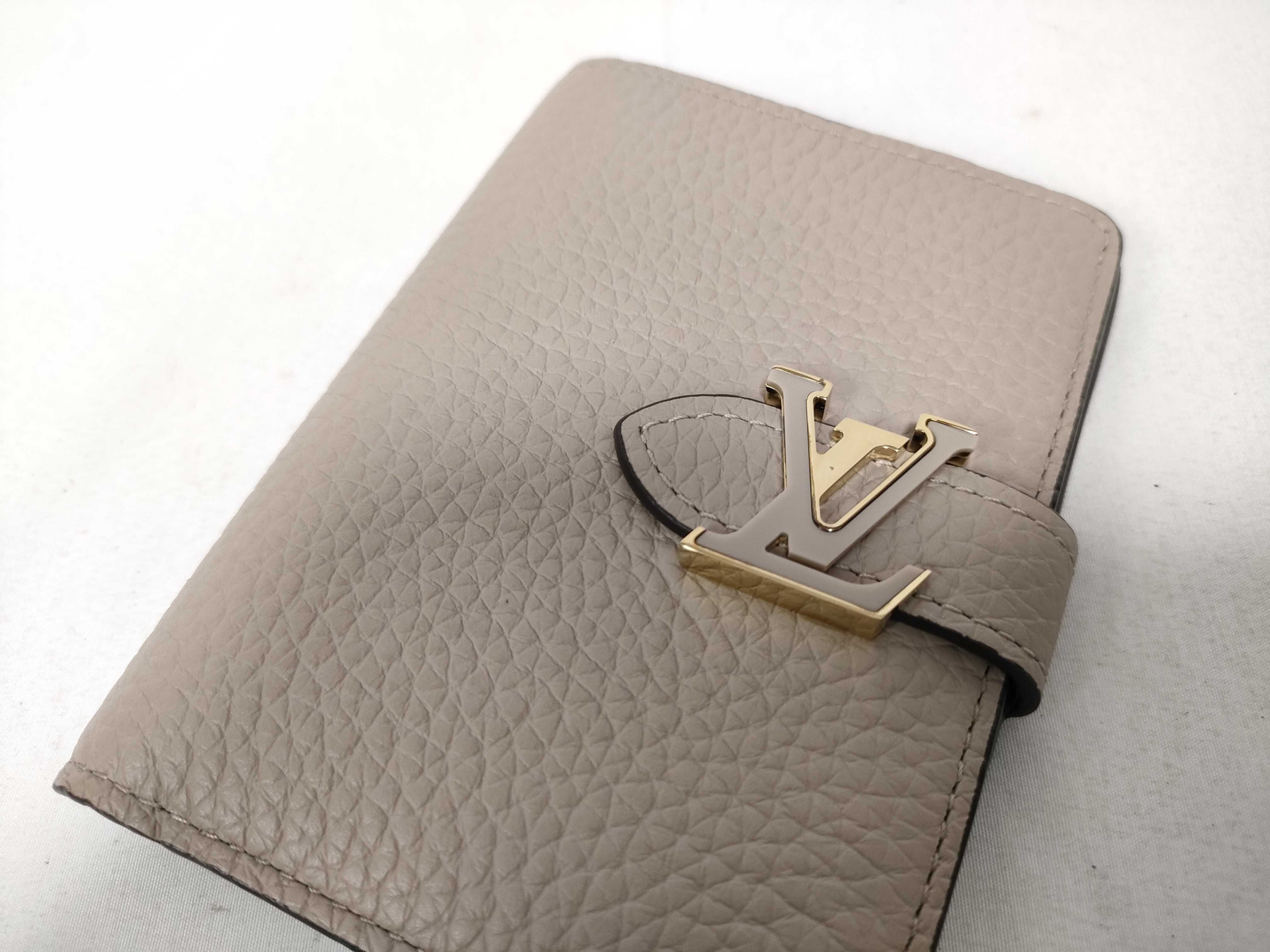 Wallet Taurillon LV Vertical Wallet Compact M82198 Galet Wallet — view 4