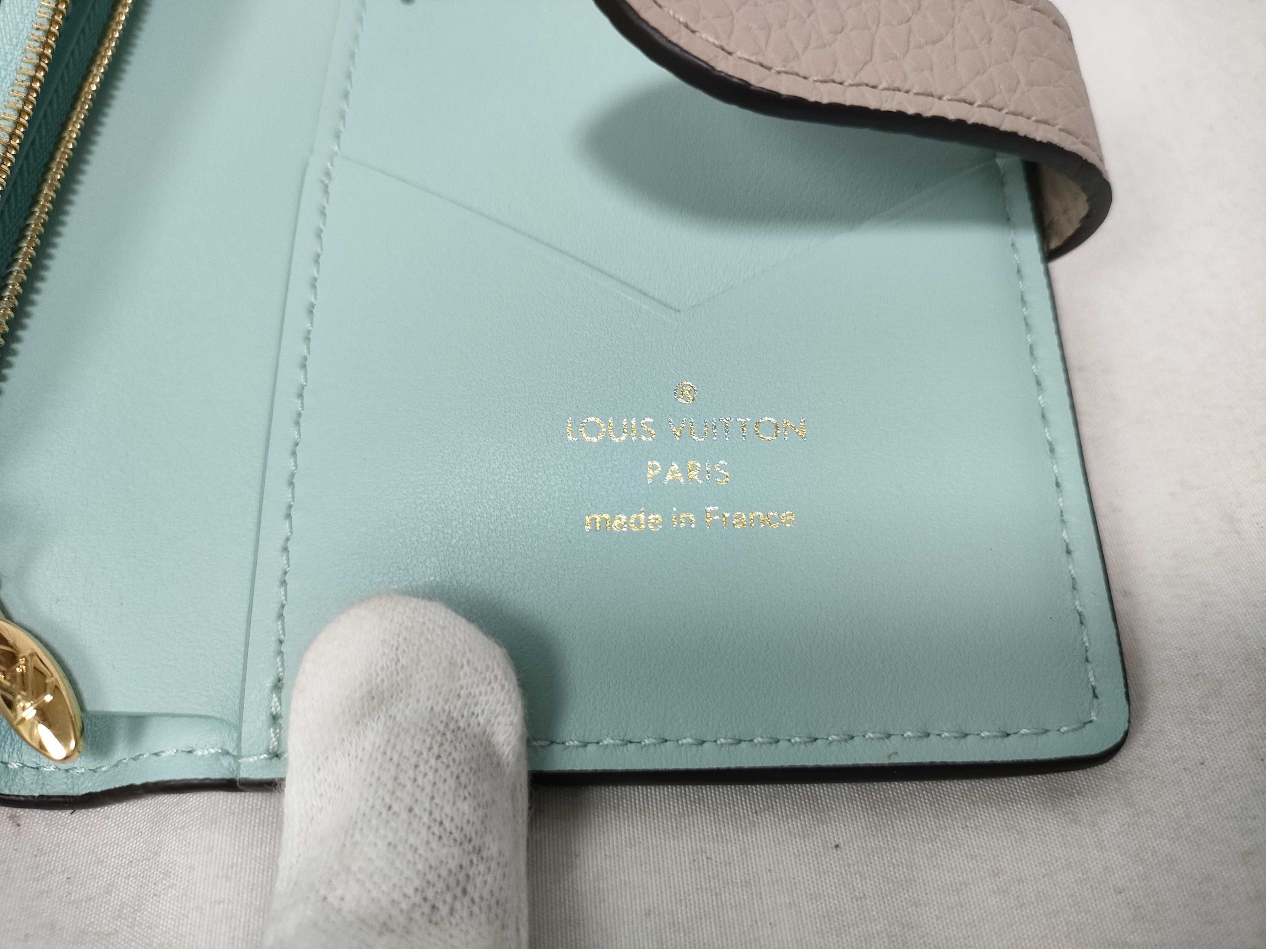 Wallet Taurillon LV Vertical Wallet Compact M82198 Galet Wallet — view 9