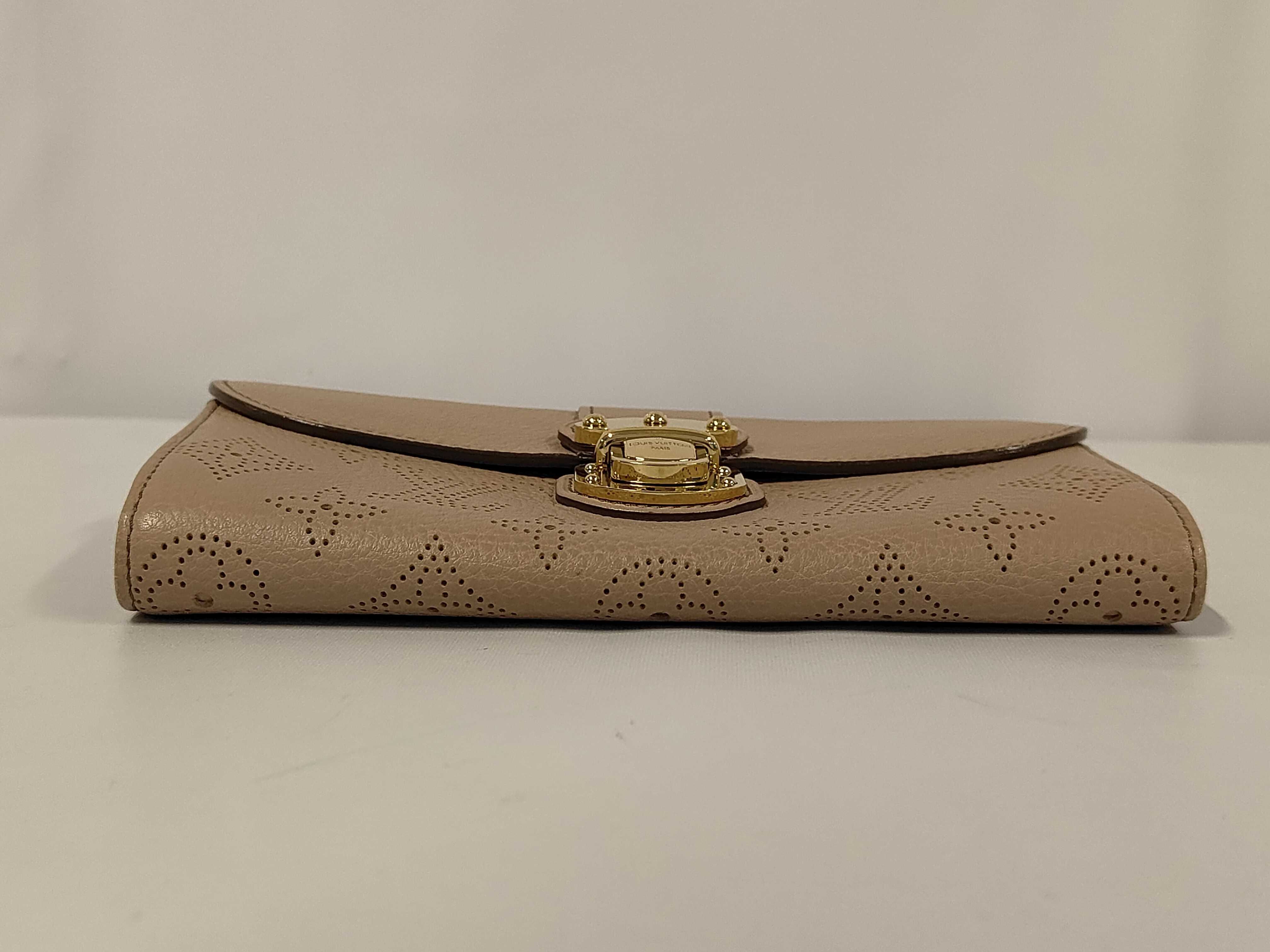 wallet — view 4