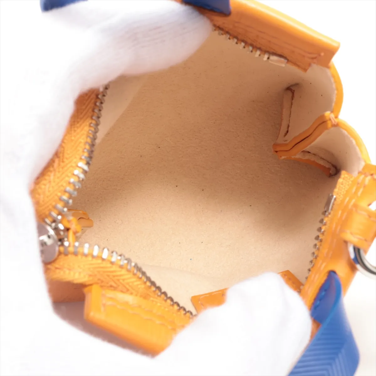 M02699 bag charm for LV Mini Shopper, IK2285. Leather, orange color. Shows signs of wear, — view 3