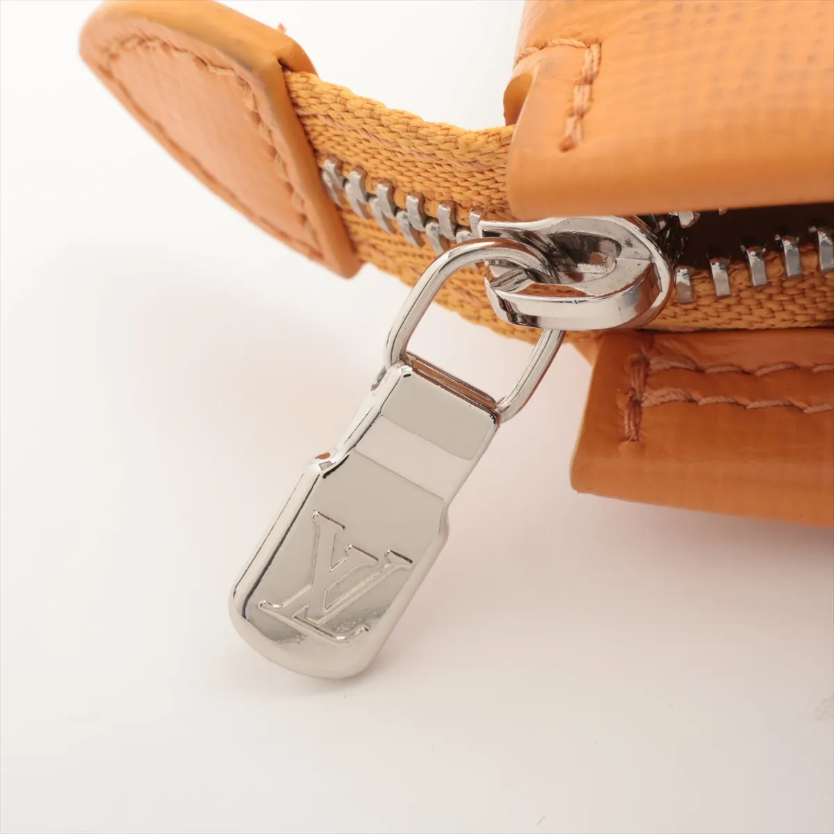 M02699 bag charm for LV Mini Shopper, IK2285. Leather, orange color. Shows signs of wear, — view 5