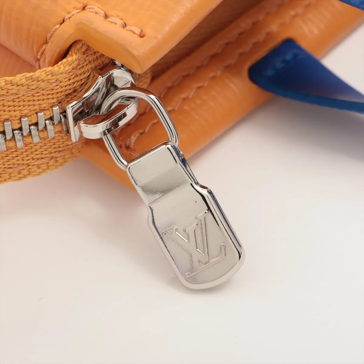 M02699 bag charm for LV Mini Shopper, IK2285. Leather, orange color. Shows signs of wear, — view 6