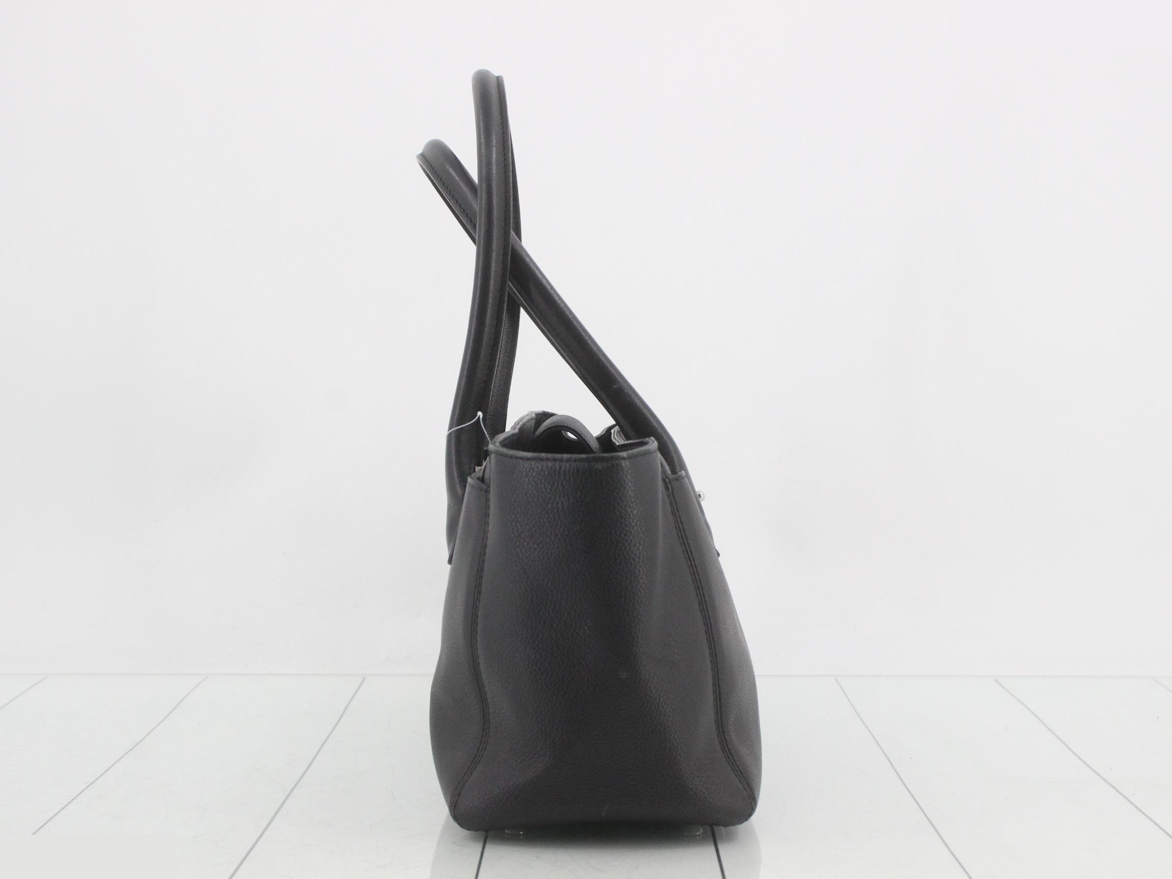 Turnlock caviar leather handbag, black — view 4
