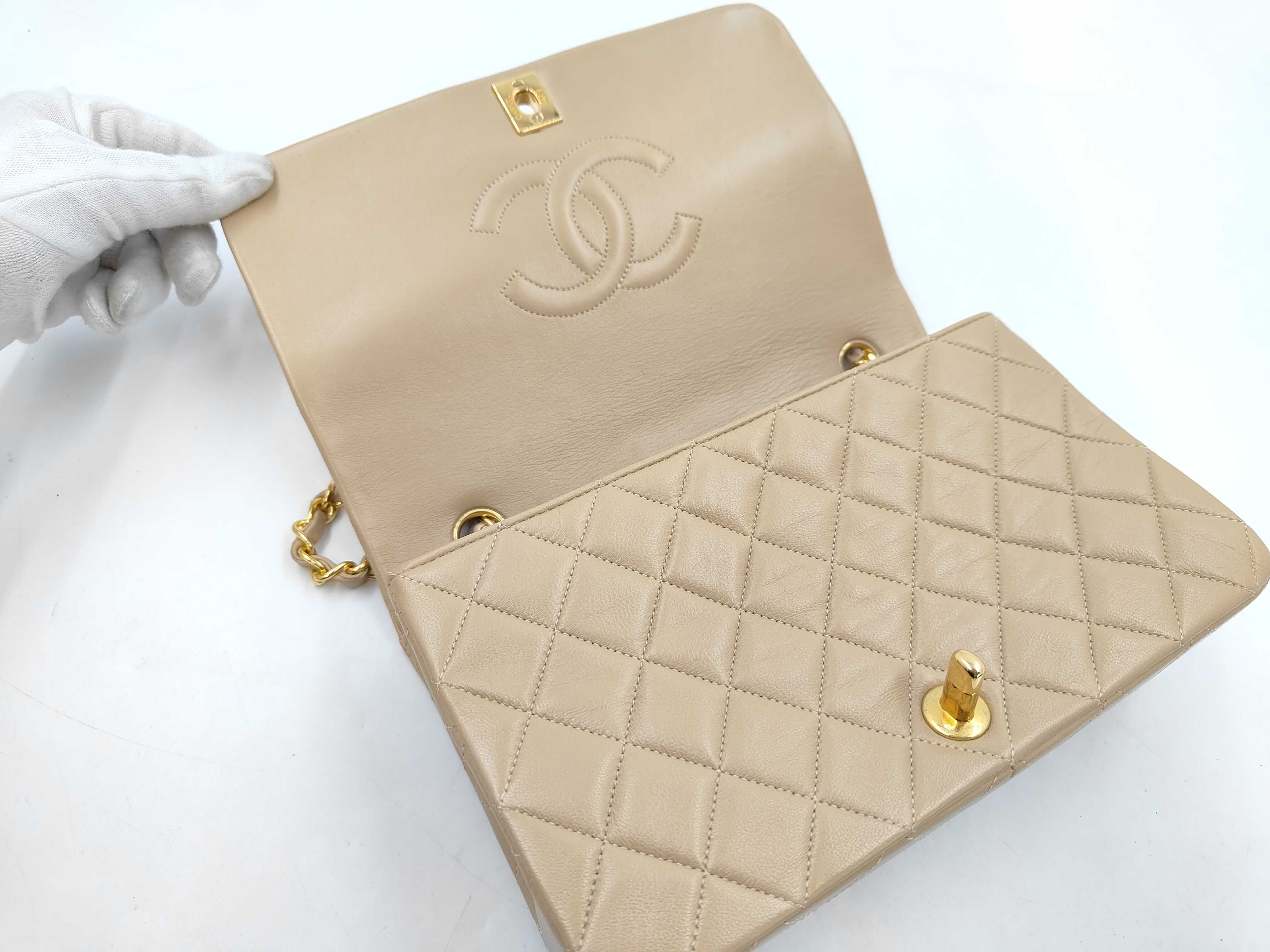 Lambskin Matelassé 23 Beige Gold Hardware Chain Shoulder Bag — view 7