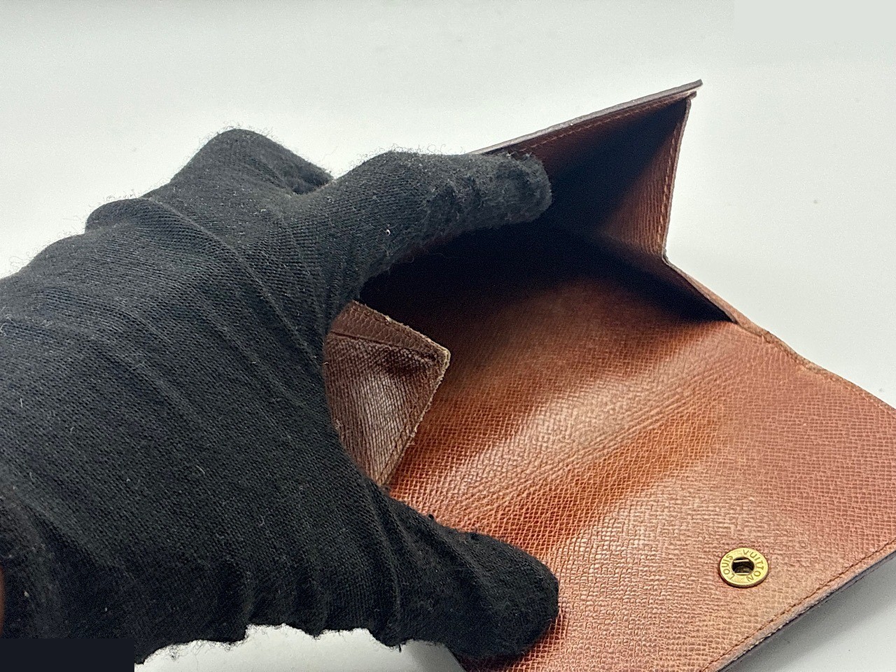 Credit Monogram — view 4