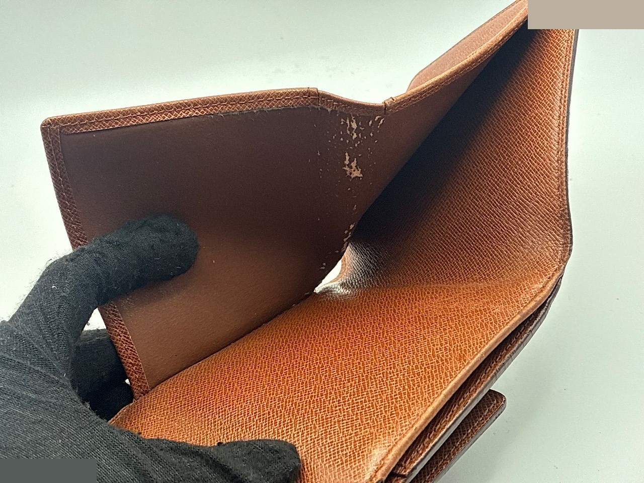 Credit Monogram — view 5