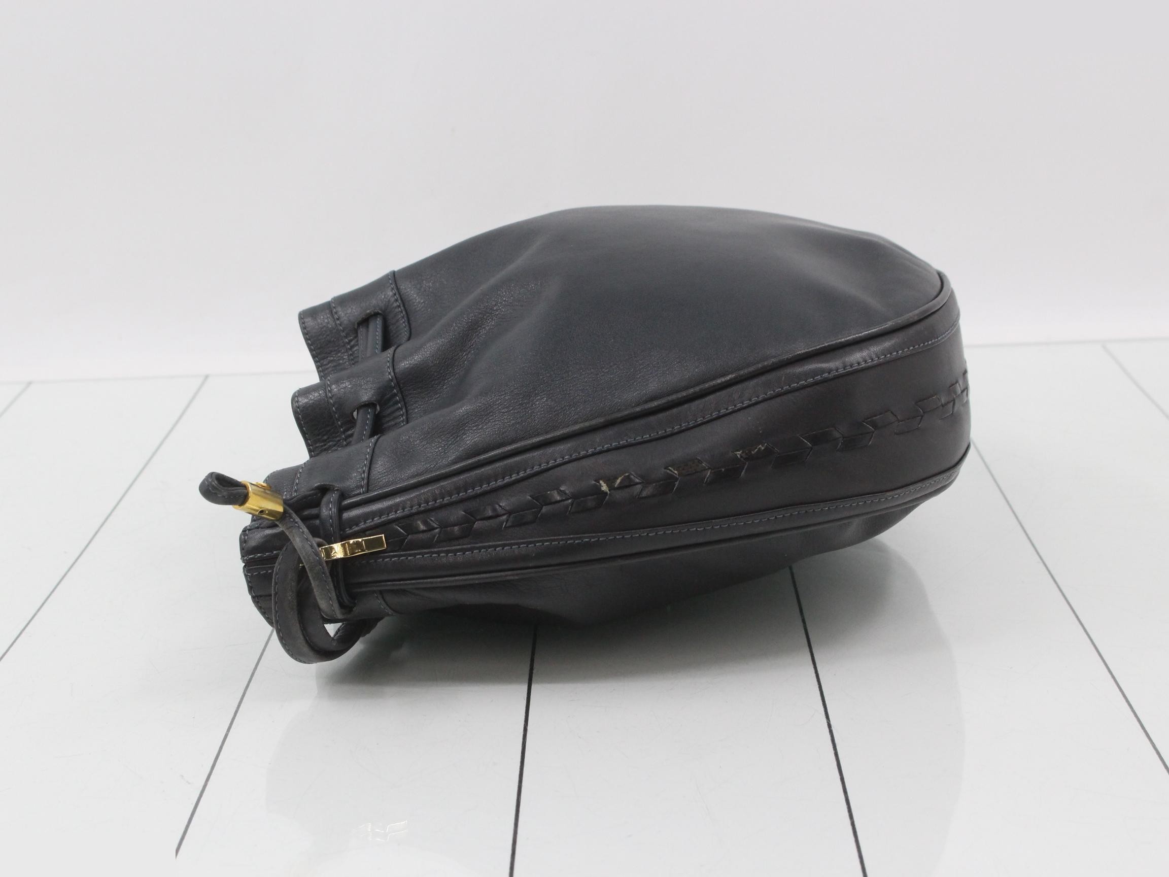 Vintage Gucci drawstring shoulder bag — view 4