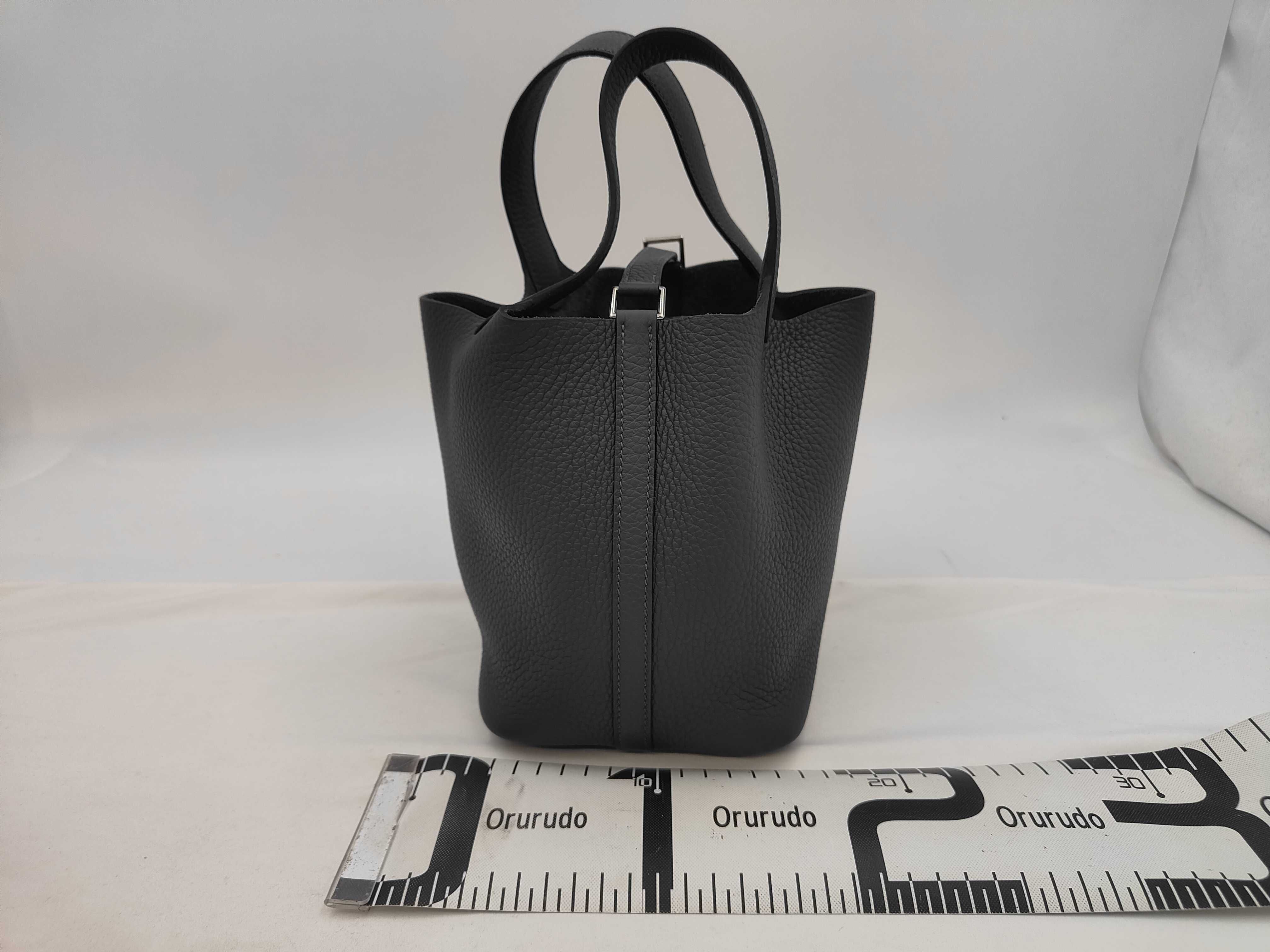 Picotin Lock 18 PM Taurillon Clemence Gris Misty K-stamp handbag — view 2