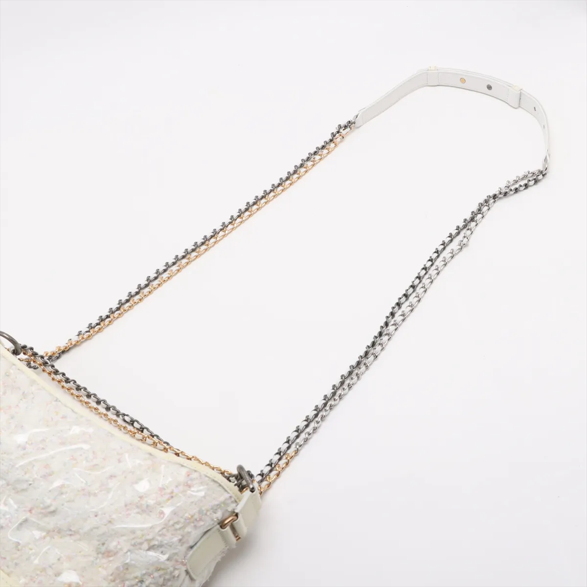 Gabriel de Chanel vinyl x leather x tweed chain shoulder bag white gold x silver hardware 25899002 25th series — view 5