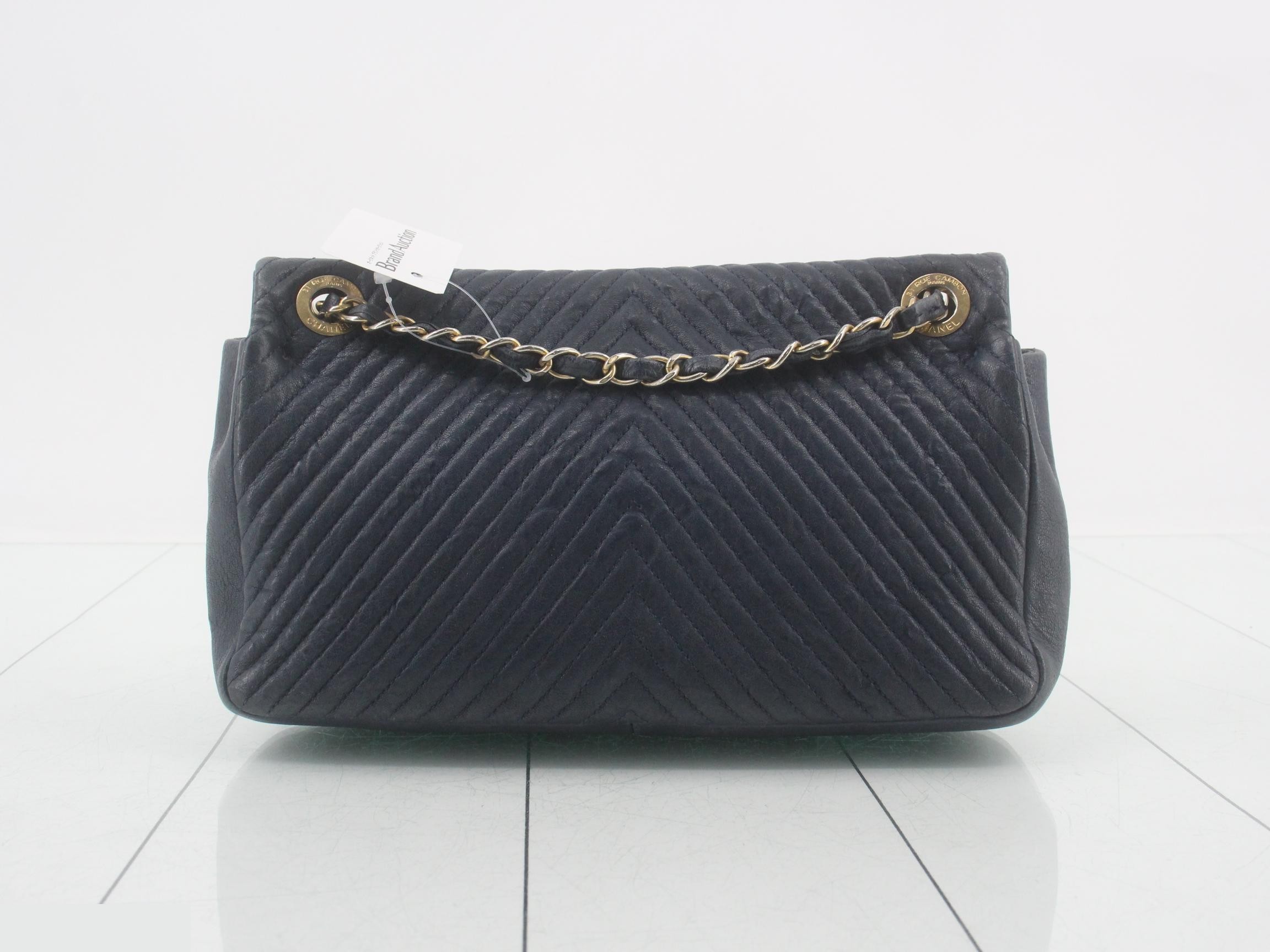 V-stitch leather double chain shoulder bag, navy — view 2