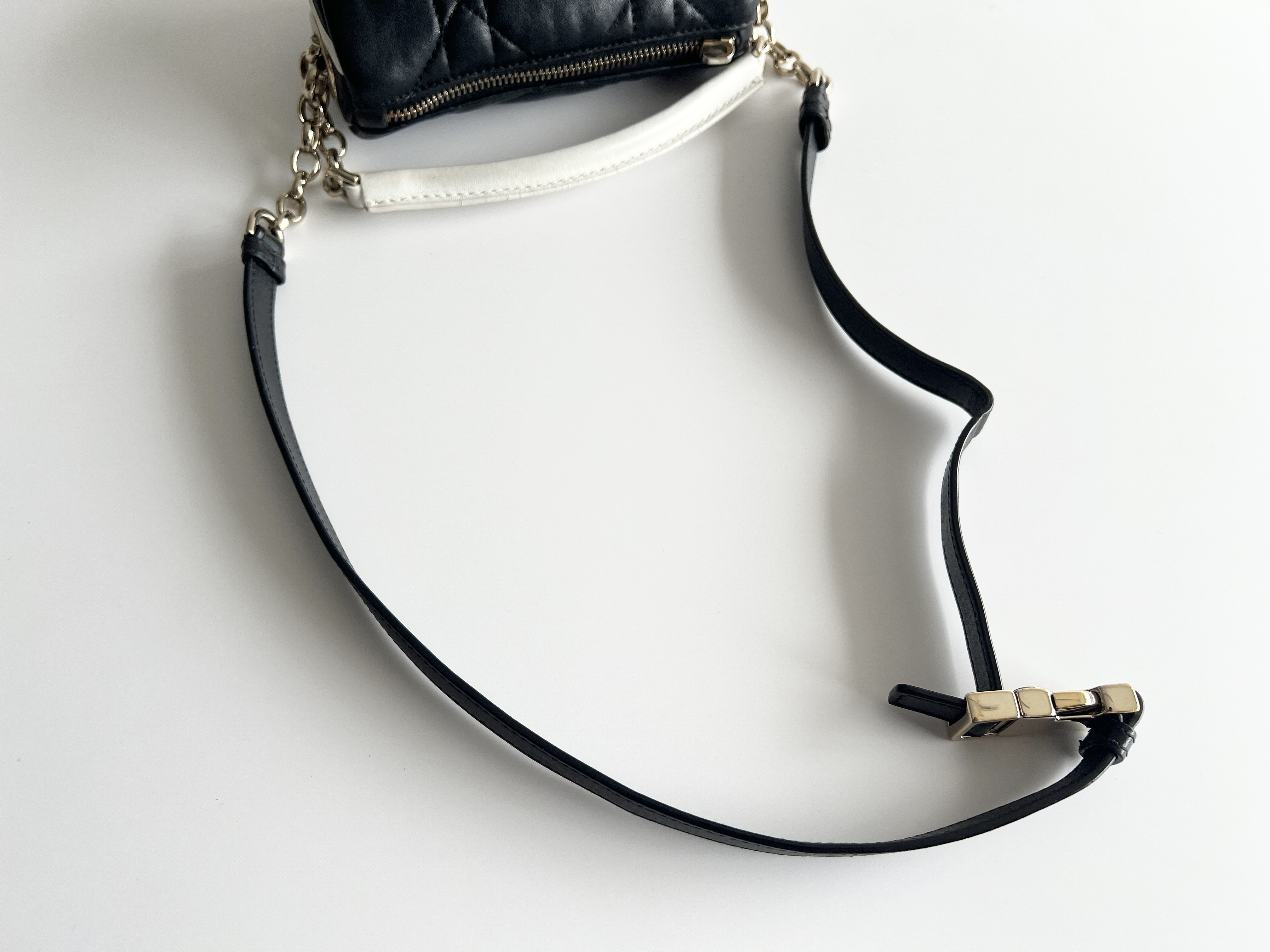 Vibe Cannage Leather Chain 2-way Handbag Shoulder Bag — view 3