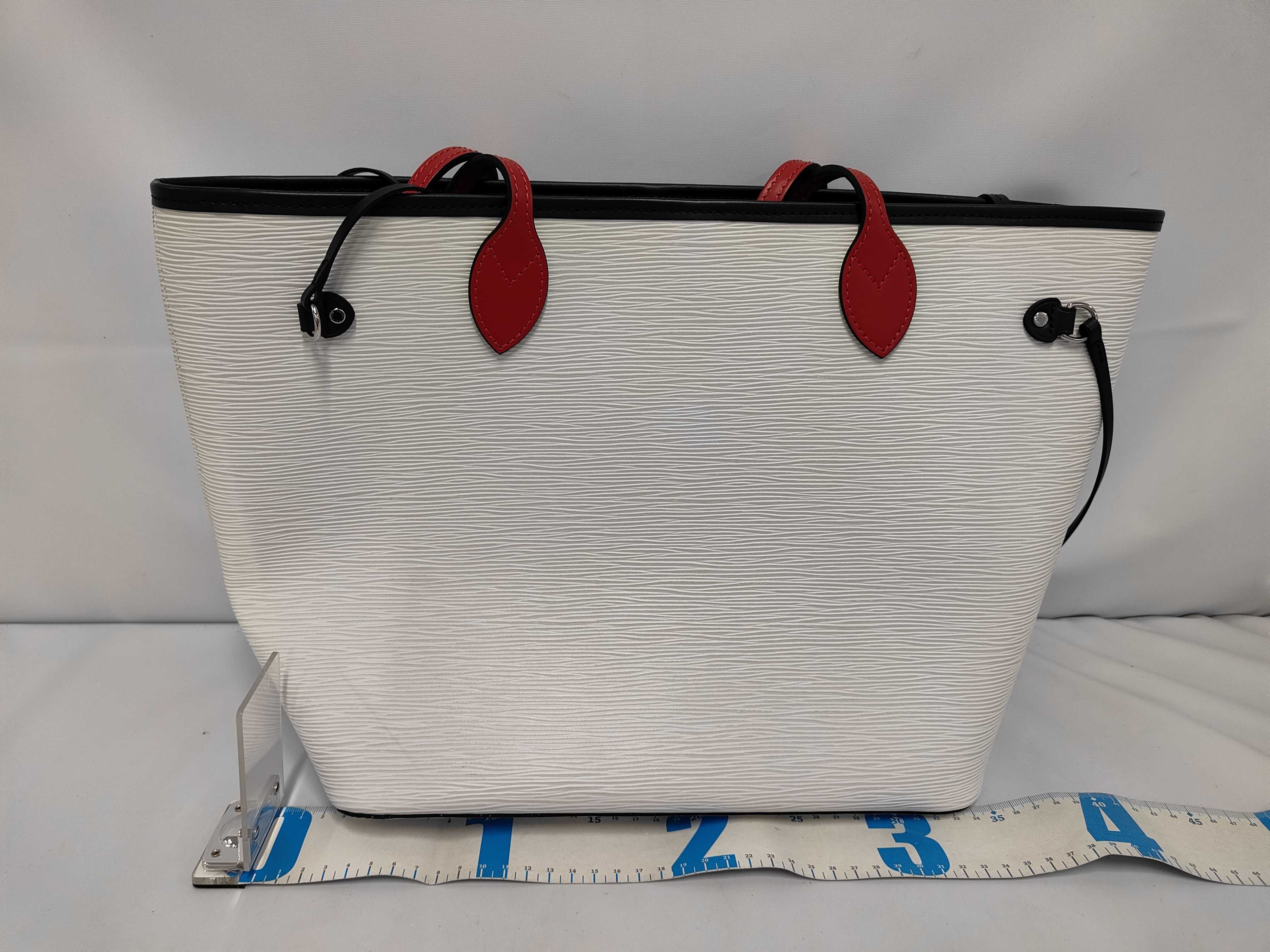 M55591 Neverfull MM Tote Bag — view 2