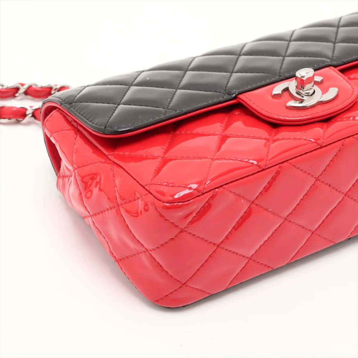 Mini Matelassé 20 Patent Leather Single Flap Single Chain Bag, Black x Red, Silver Hardware, 29195676, Serial Number 29-series, A69900 — view 4