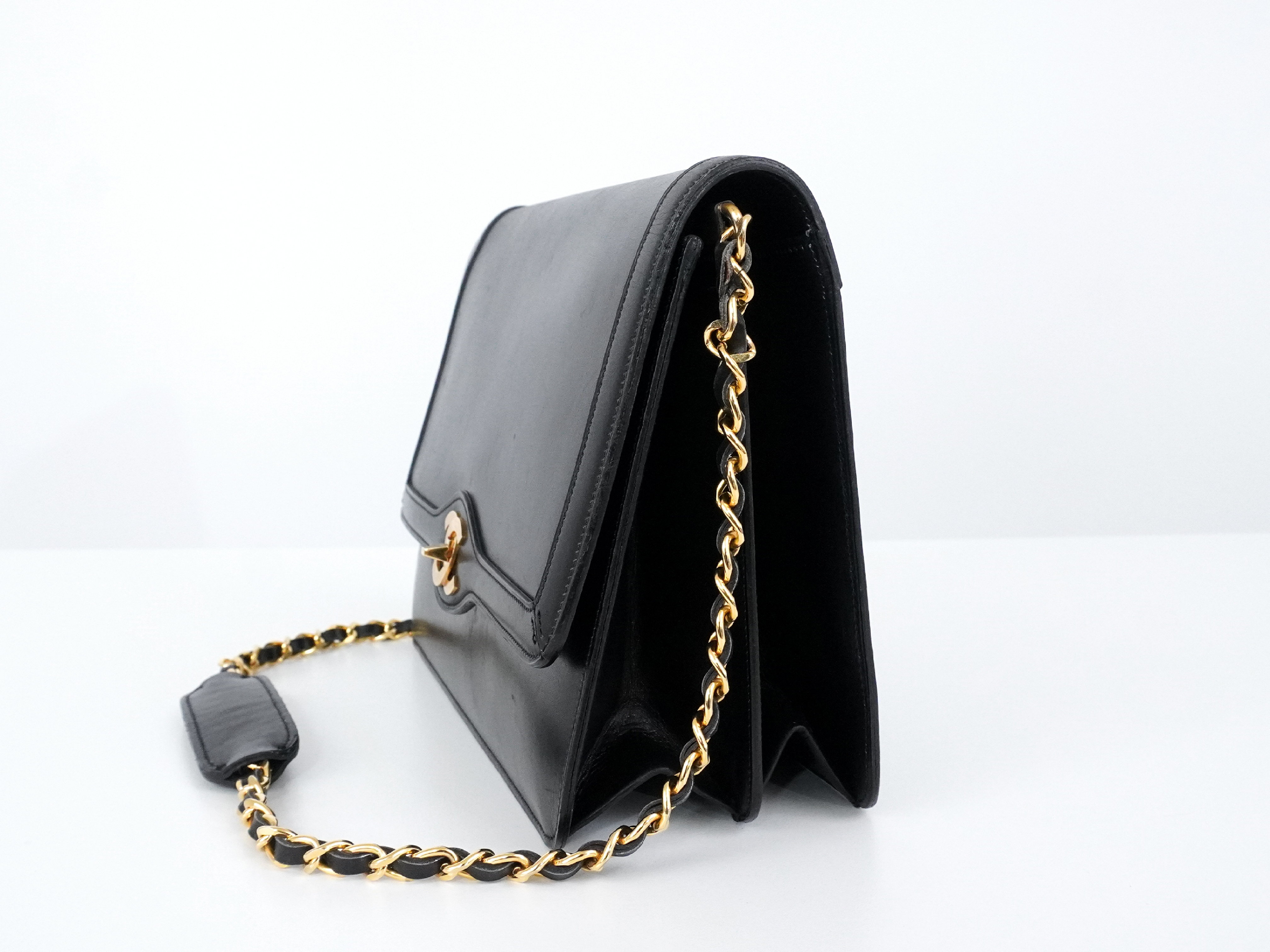 Single Flap Chain Shoulder Bag — view 11