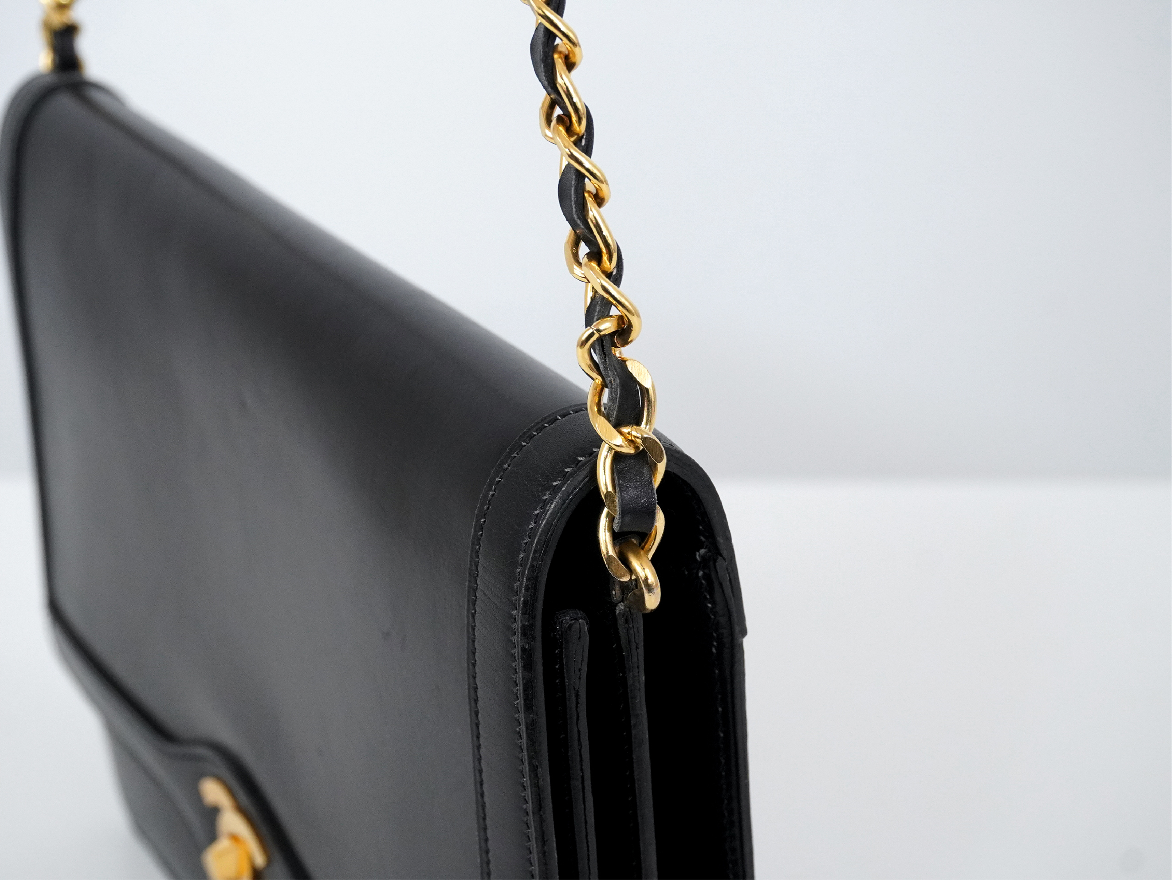 Single Flap Chain Shoulder Bag — view 9