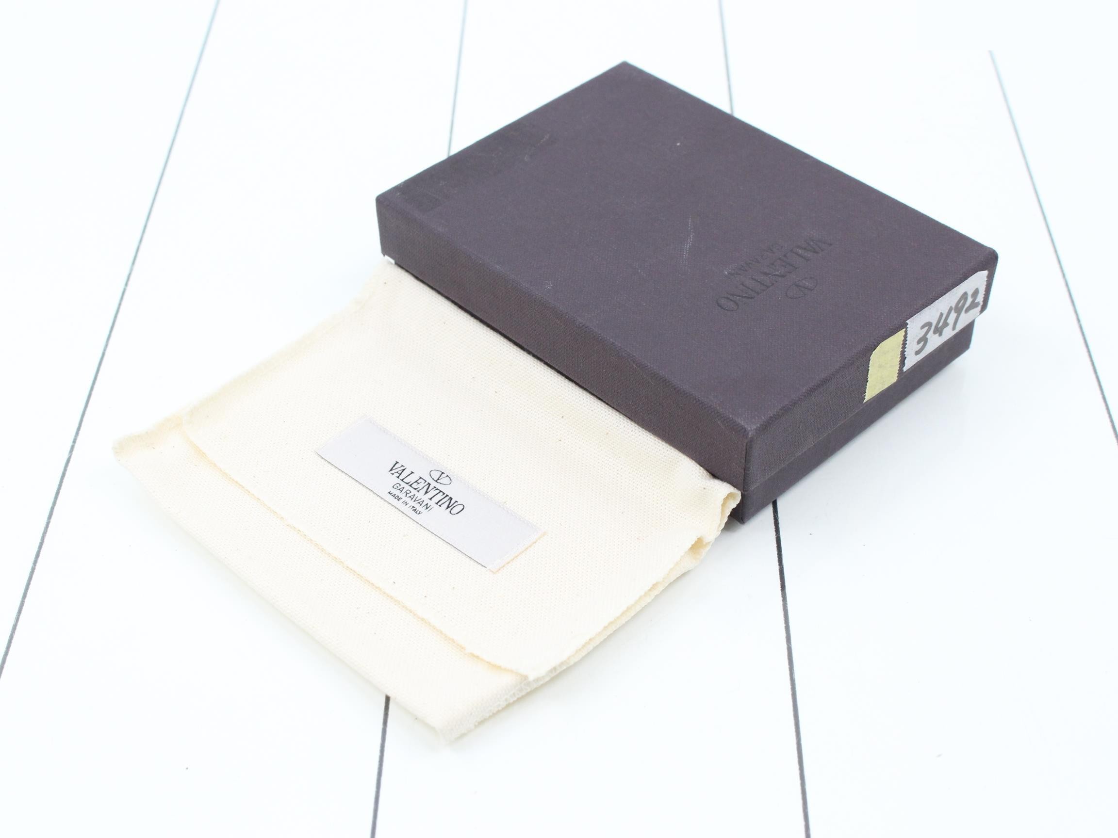 Card case, folding wallet — view 5