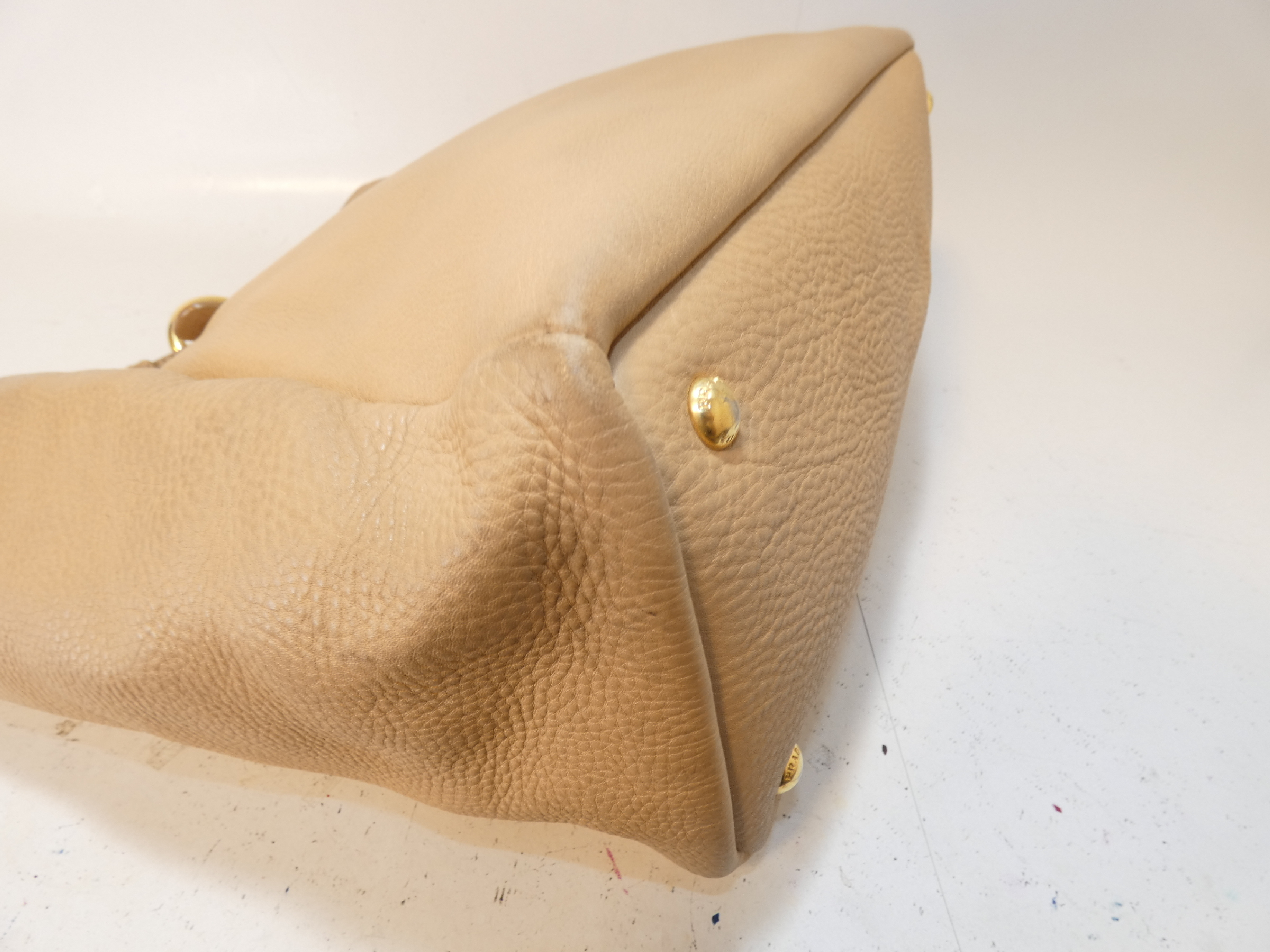 Vitello Beige One-Hand One-Shoulder Shoulder Bag — view 6