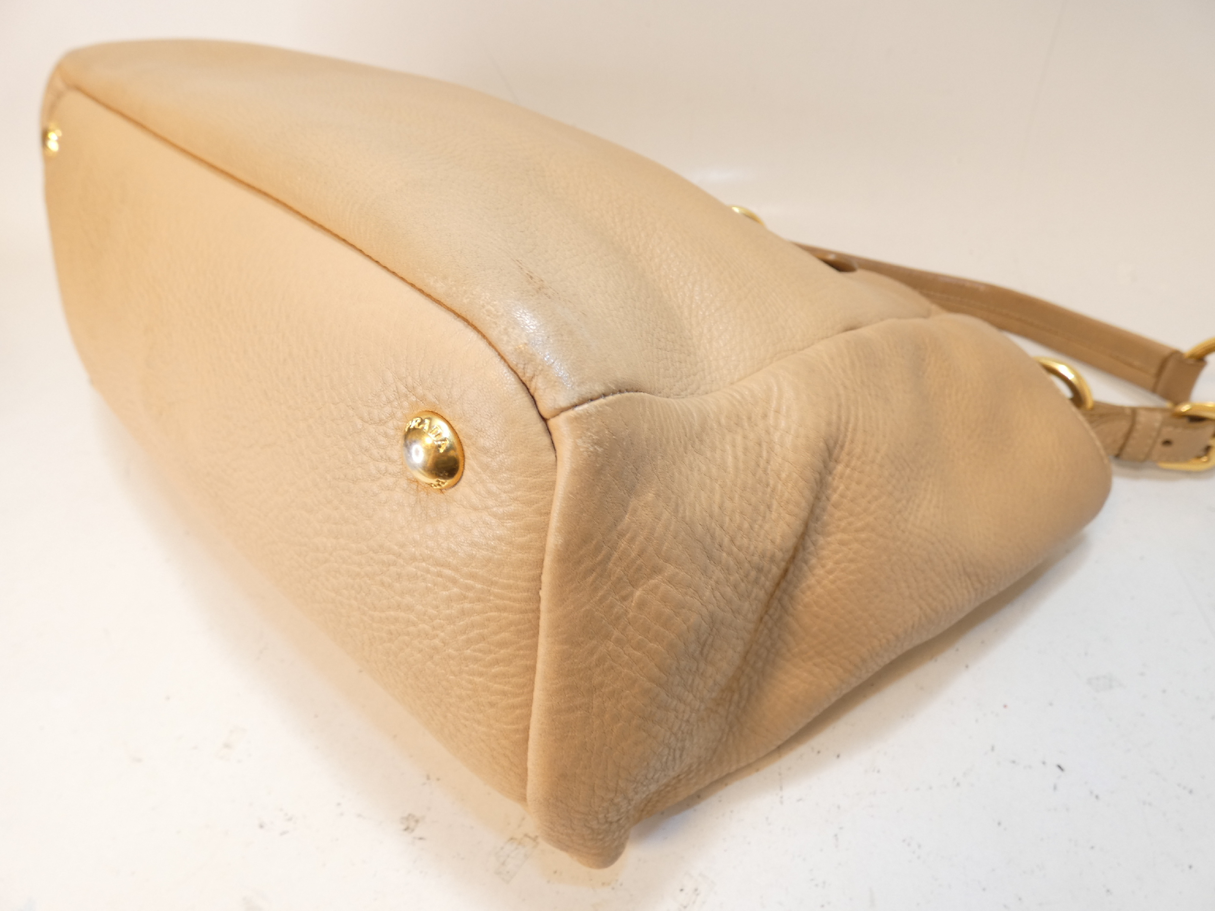 Vitello Beige One-Hand One-Shoulder Shoulder Bag — view 7